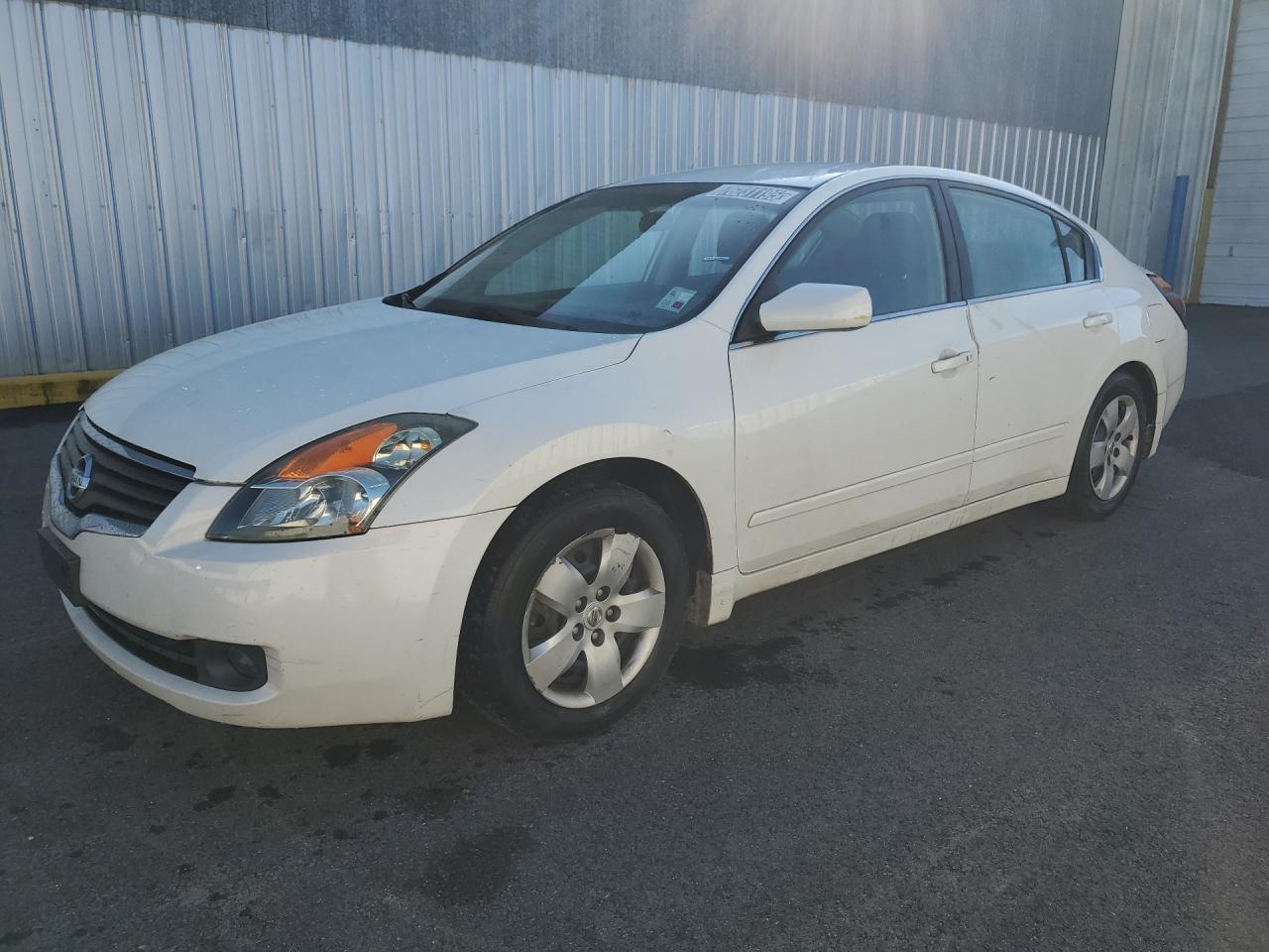 2008 Nissan Altima 2.5 White vin: 1N4AL21E38N430255 Damage: Left Front Fender, Heavy Scratch, 1 To 2 Inches