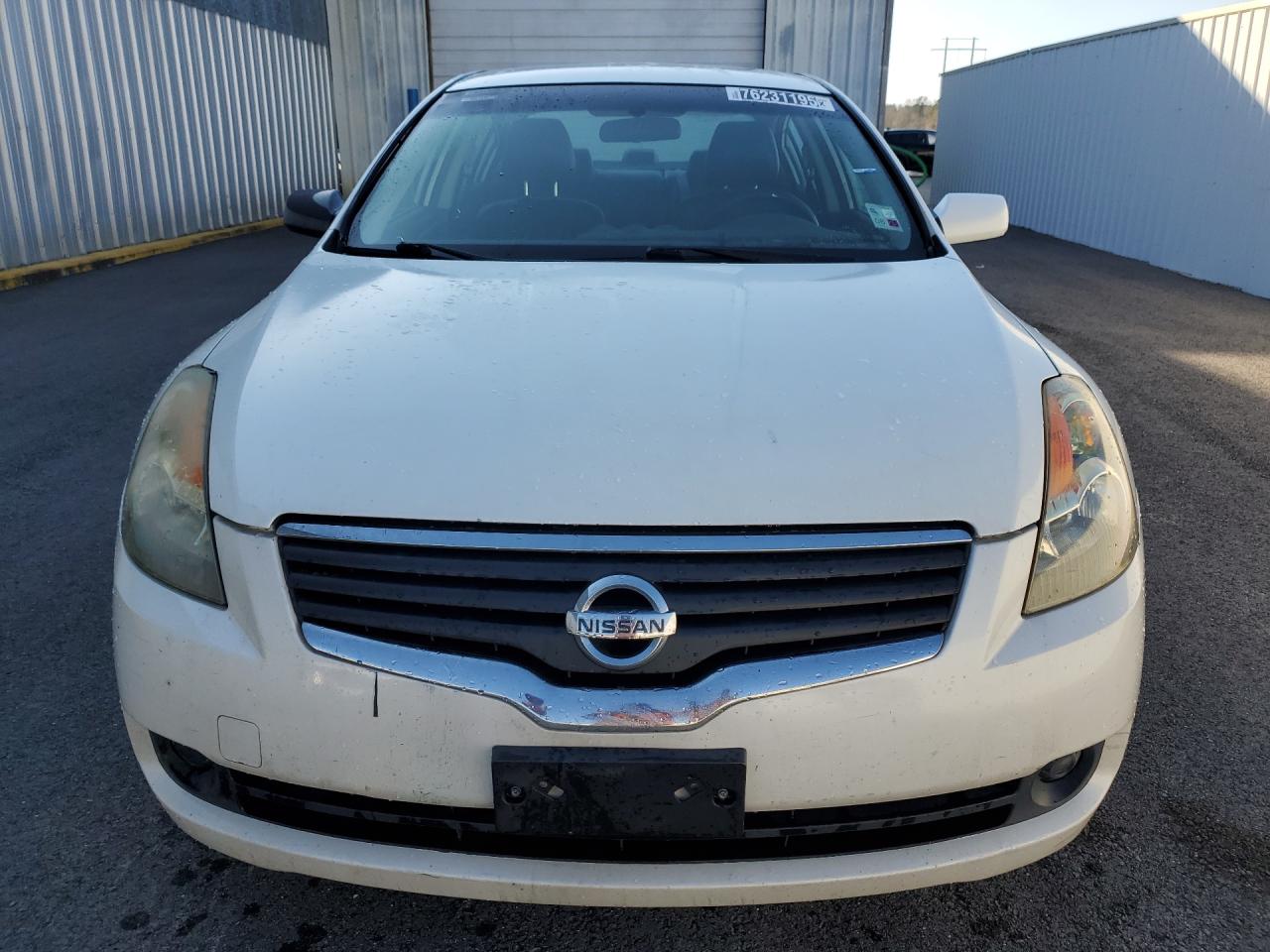 2008 Nissan Altima 2.5 White vin: 1N4AL21E38N430255 Damage: Front Bumper, Multiple Scratches Heavy, 3