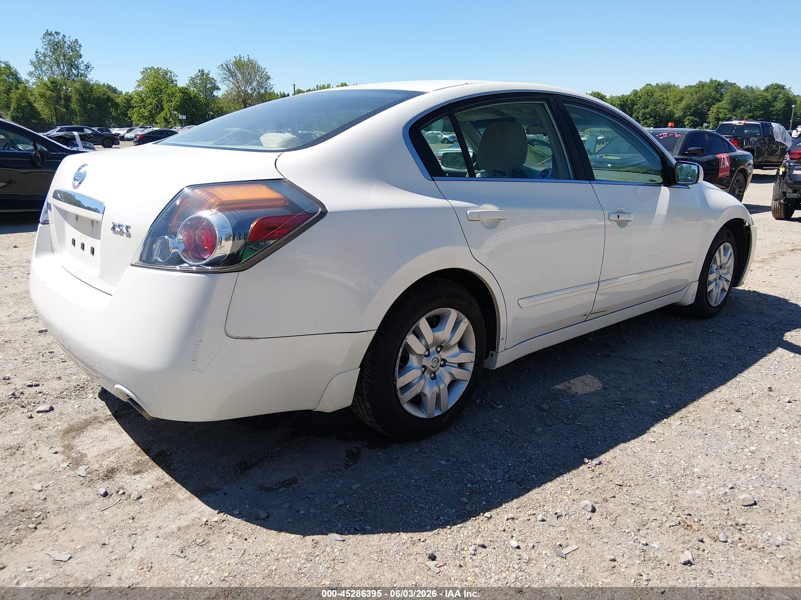 2009 Nissan Altima 2.5 S Белый vin: 1N4AL21E39N521673