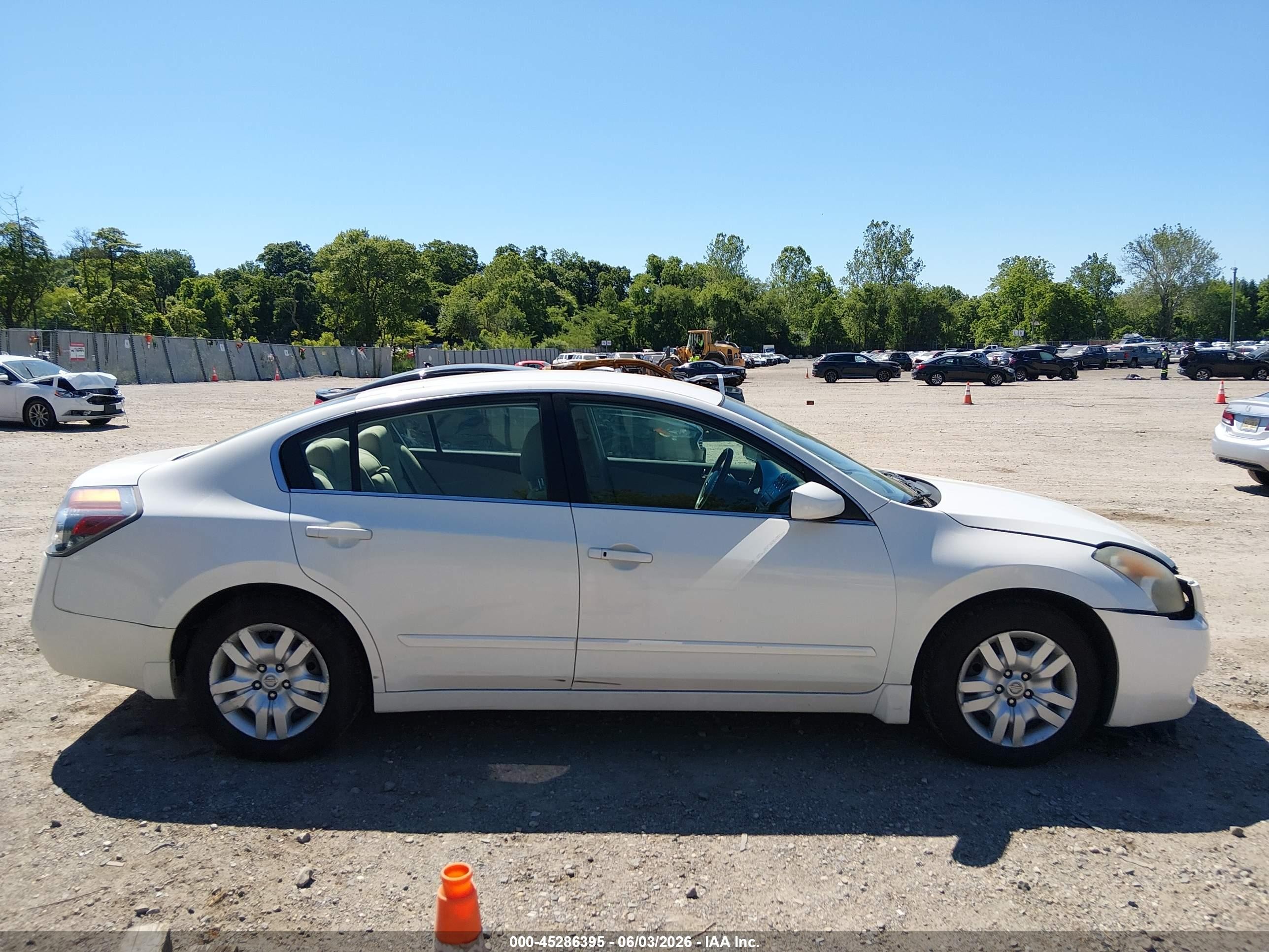 2009 Nissan Altima 2.5 S Белый vin: 1N4AL21E39N521673