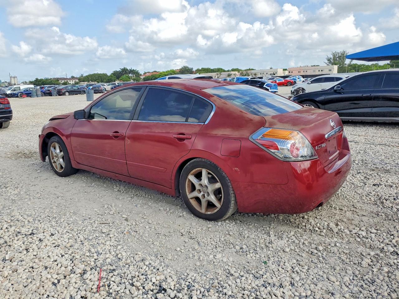 2007 Nissan Altima 2.5 Red vin: 1N4AL21E47C111487