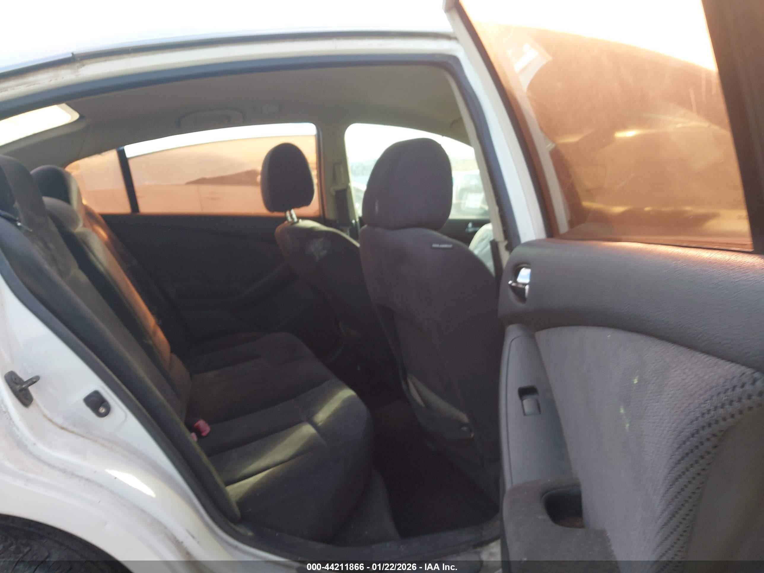 2008 Nissan Altima 2.5 S White vin: 1N4AL21E58N511550