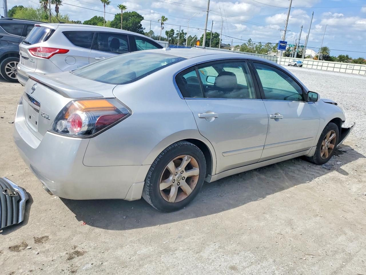 2007 Nissan Altima 2.5 Silver vin: 1N4AL21E67C199961