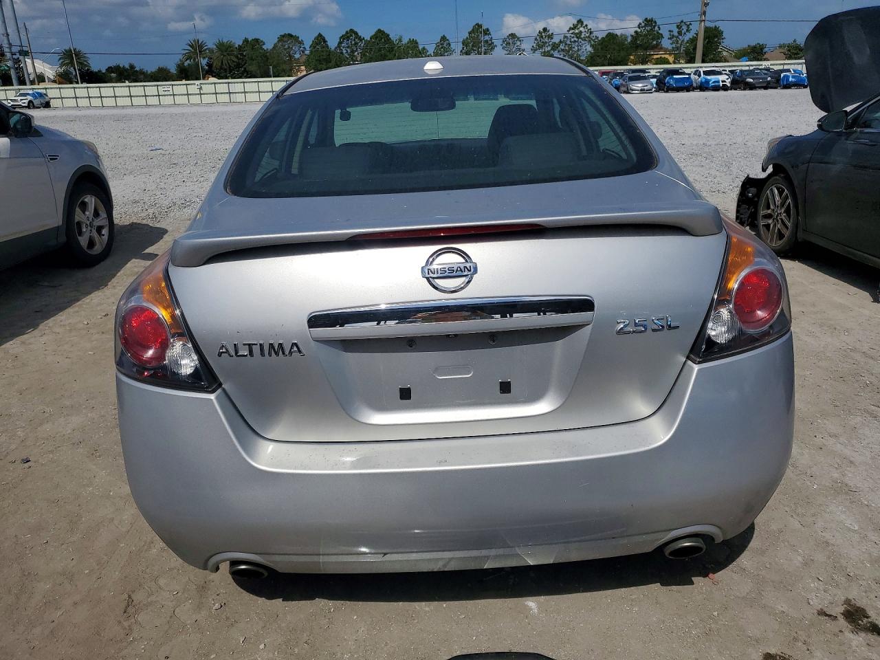 2007 Nissan Altima 2.5 Silver vin: 1N4AL21E67C199961