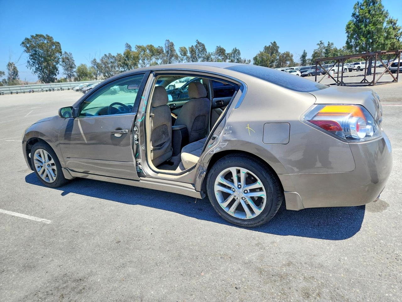 2008 Nissan Altima 2.5 Бежевый vin: 1N4AL21E68C259786