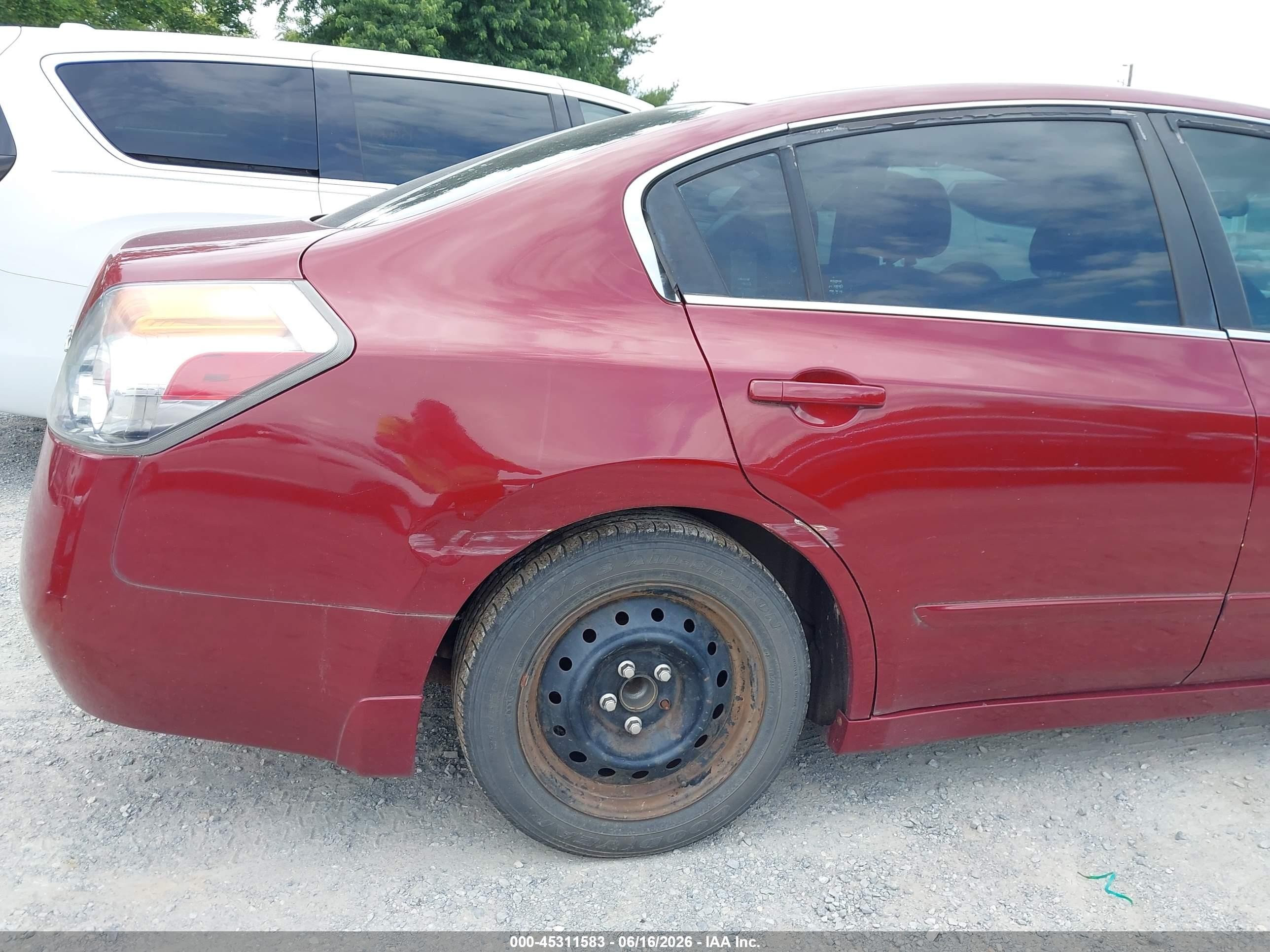 2008 Nissan Altima 2.5 S Red vin: 1N4AL21E68N416110