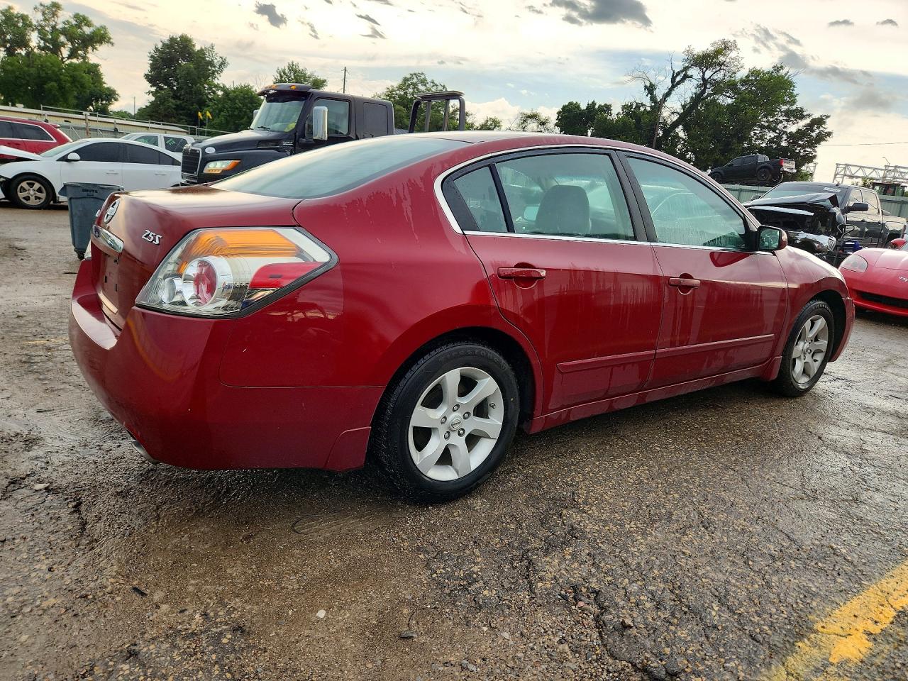 2008 Nissan Altima 2.5 Red vin: 1N4AL21E68N501061