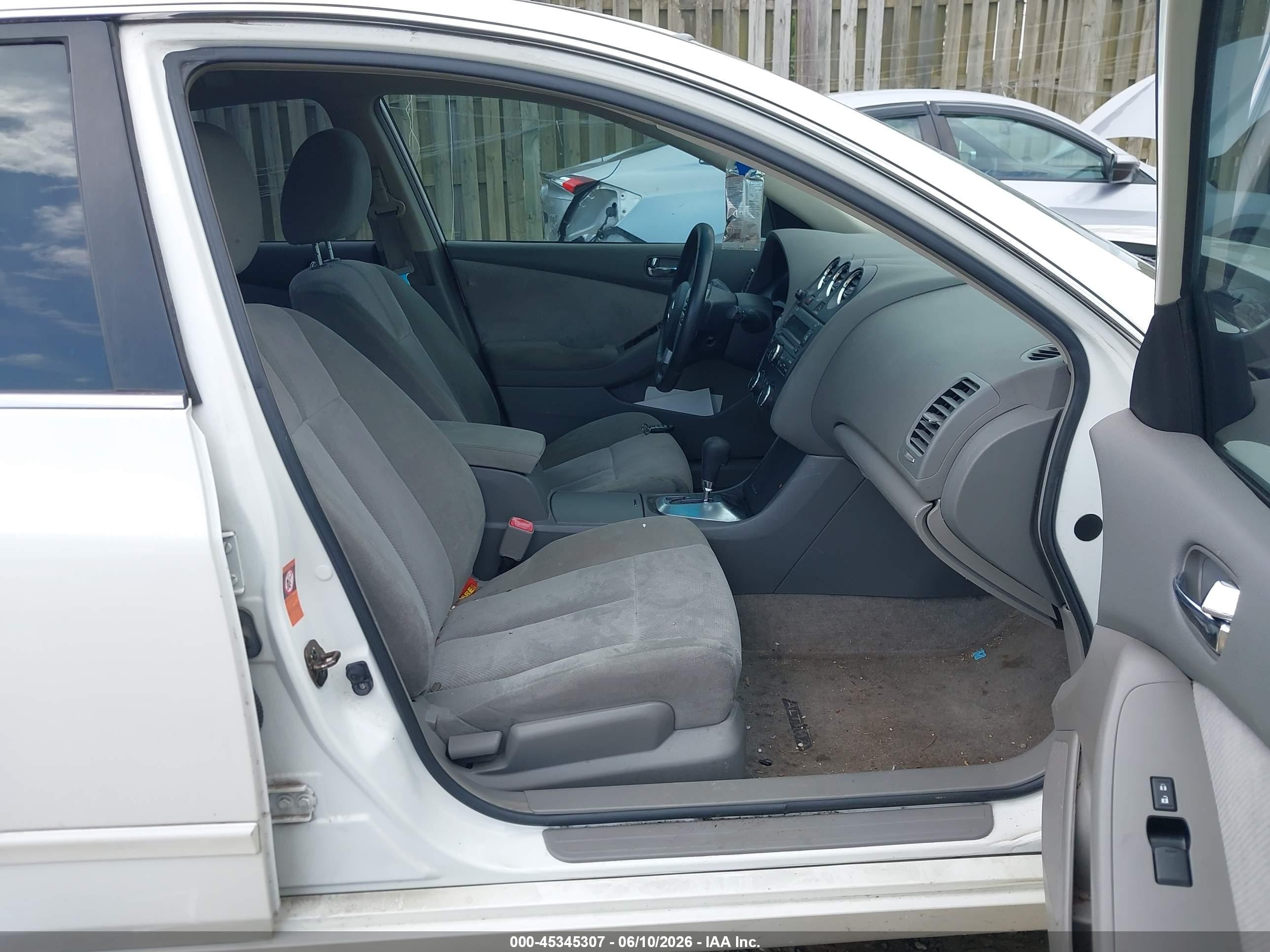 2009 Nissan Altima 2.5 Белый vin: 1N4AL21E69N551072