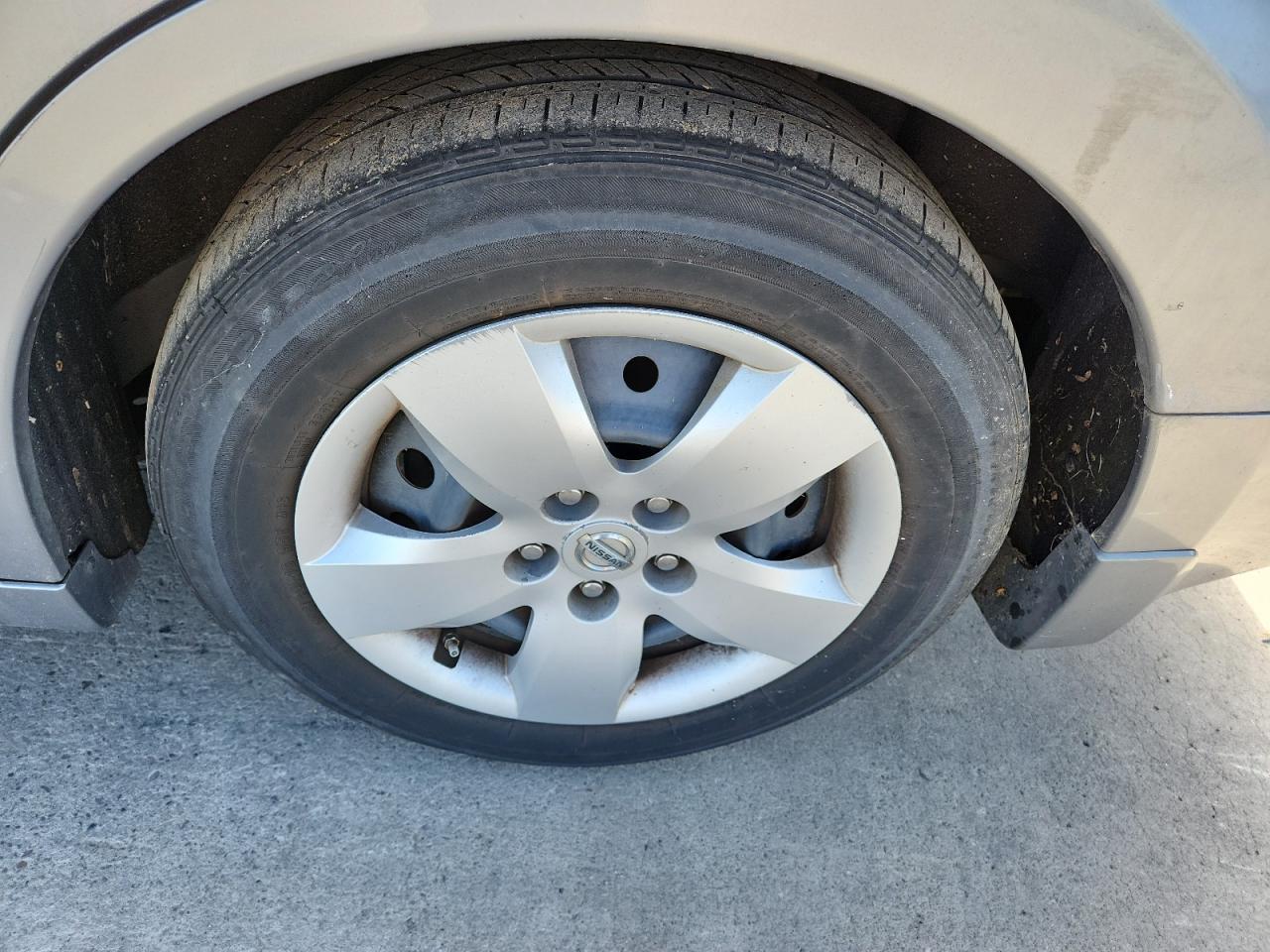 2007 Nissan Altima 2.5 Gray vin: 1N4AL21E77C163096 Damage: Left Rear Wheel Cover, Curb Rash, > 12 Inches