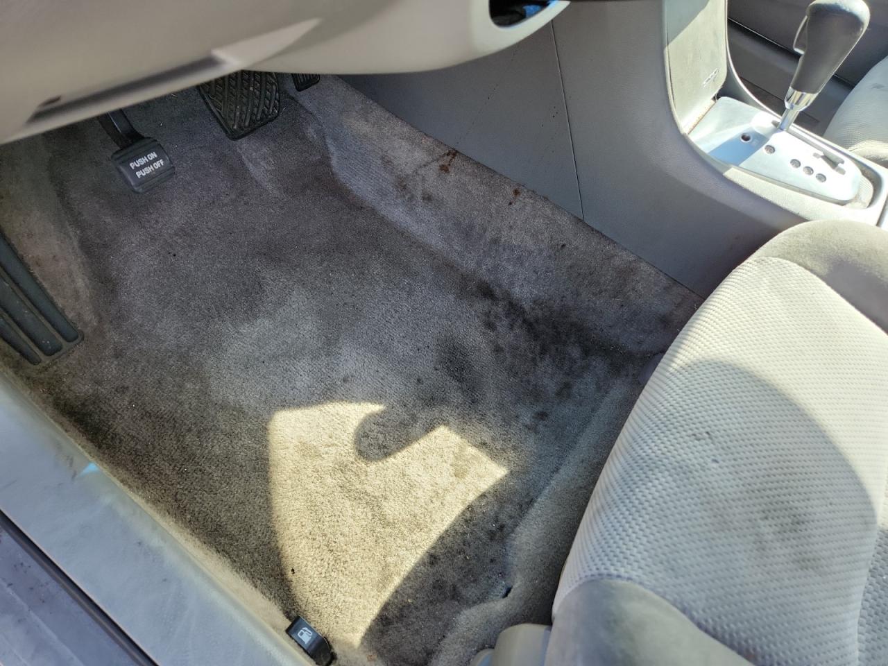 2007 Nissan Altima 2.5 Gray vin: 1N4AL21E77C163096 Damage: Left Front Carpet, Stained, Permanent