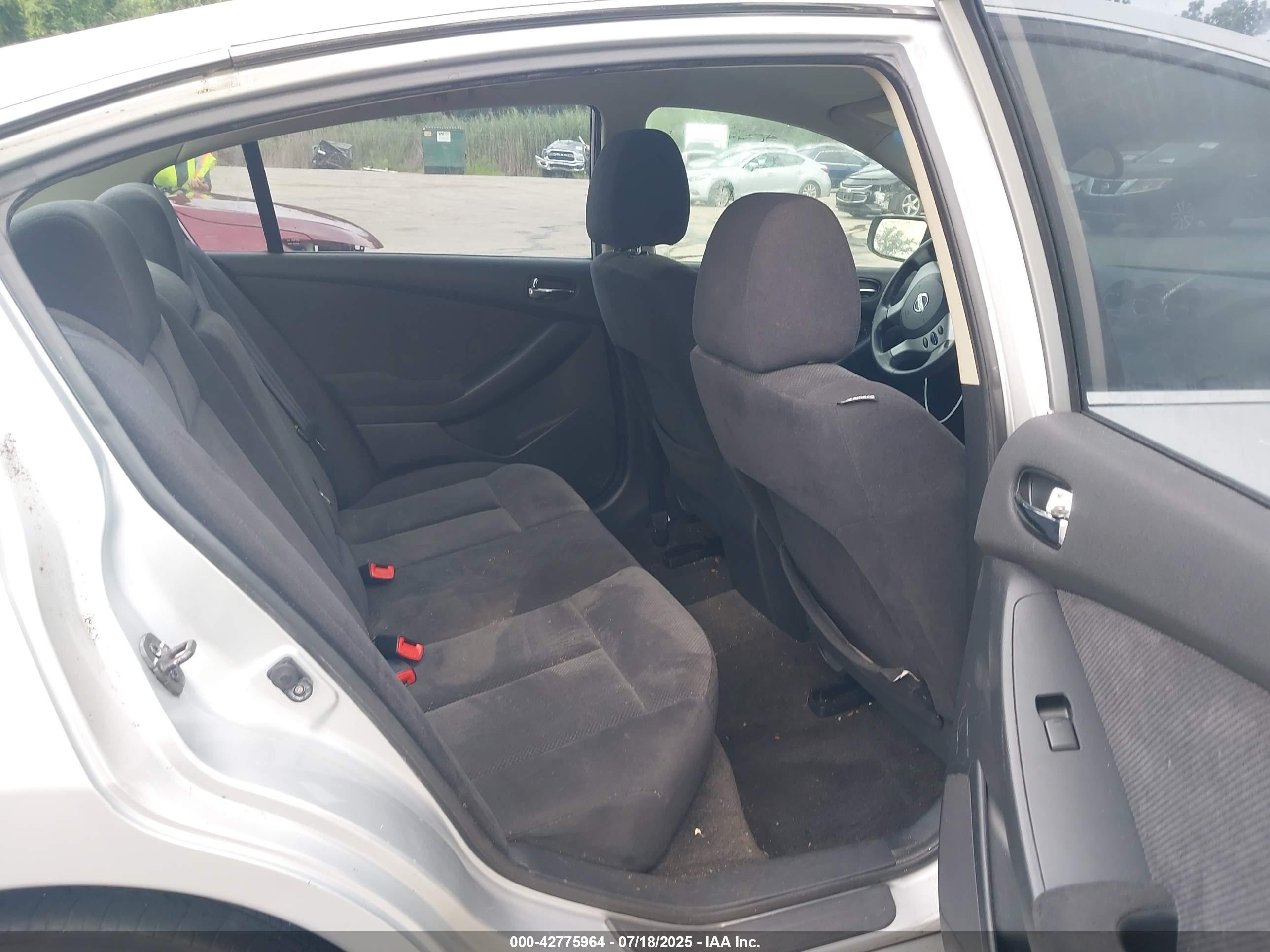 2007 Nissan Altima 2.5 S Silver vin: 1N4AL21E77C170100