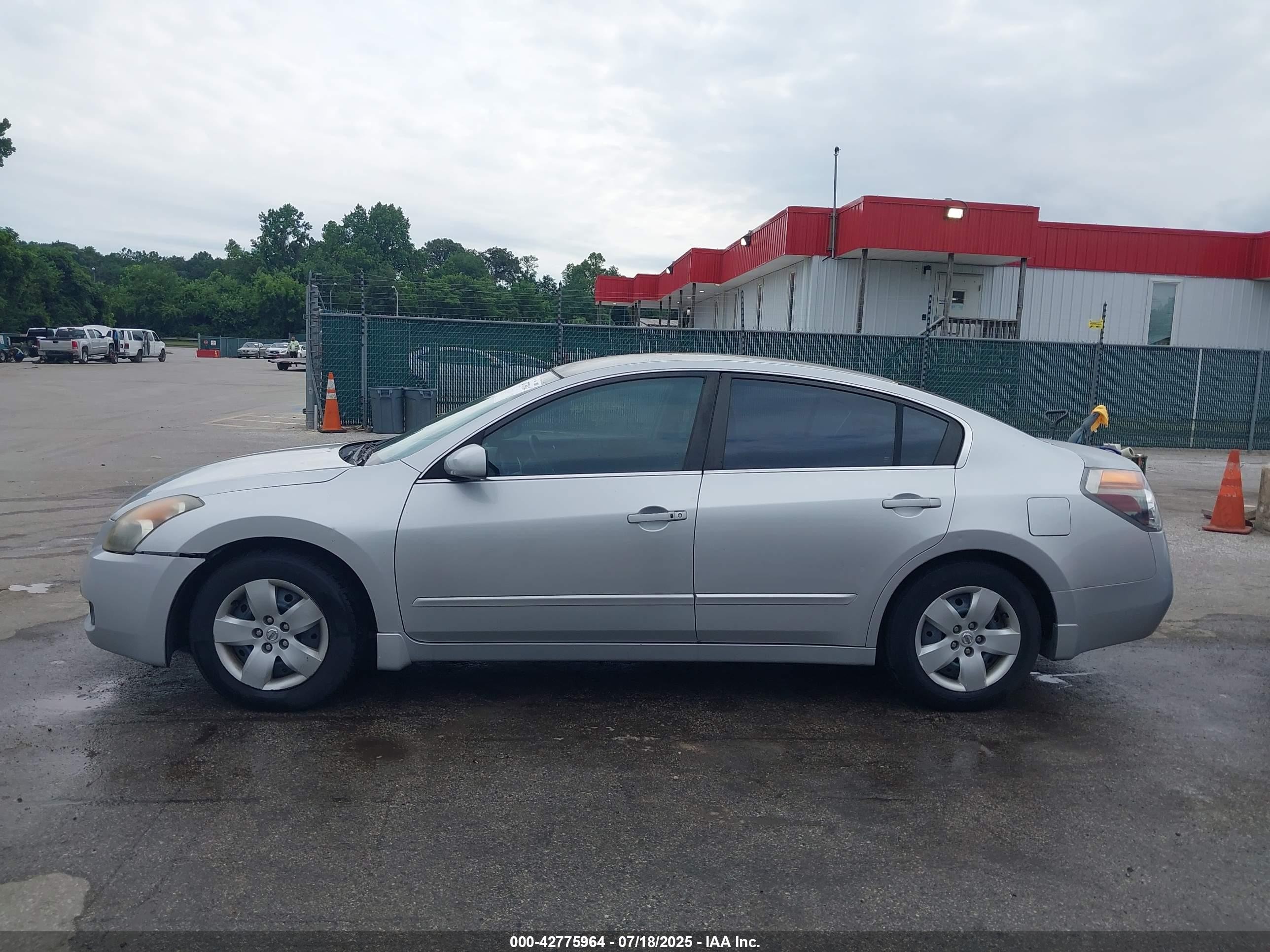 2007 Nissan Altima 2.5 S Silver vin: 1N4AL21E77C170100
