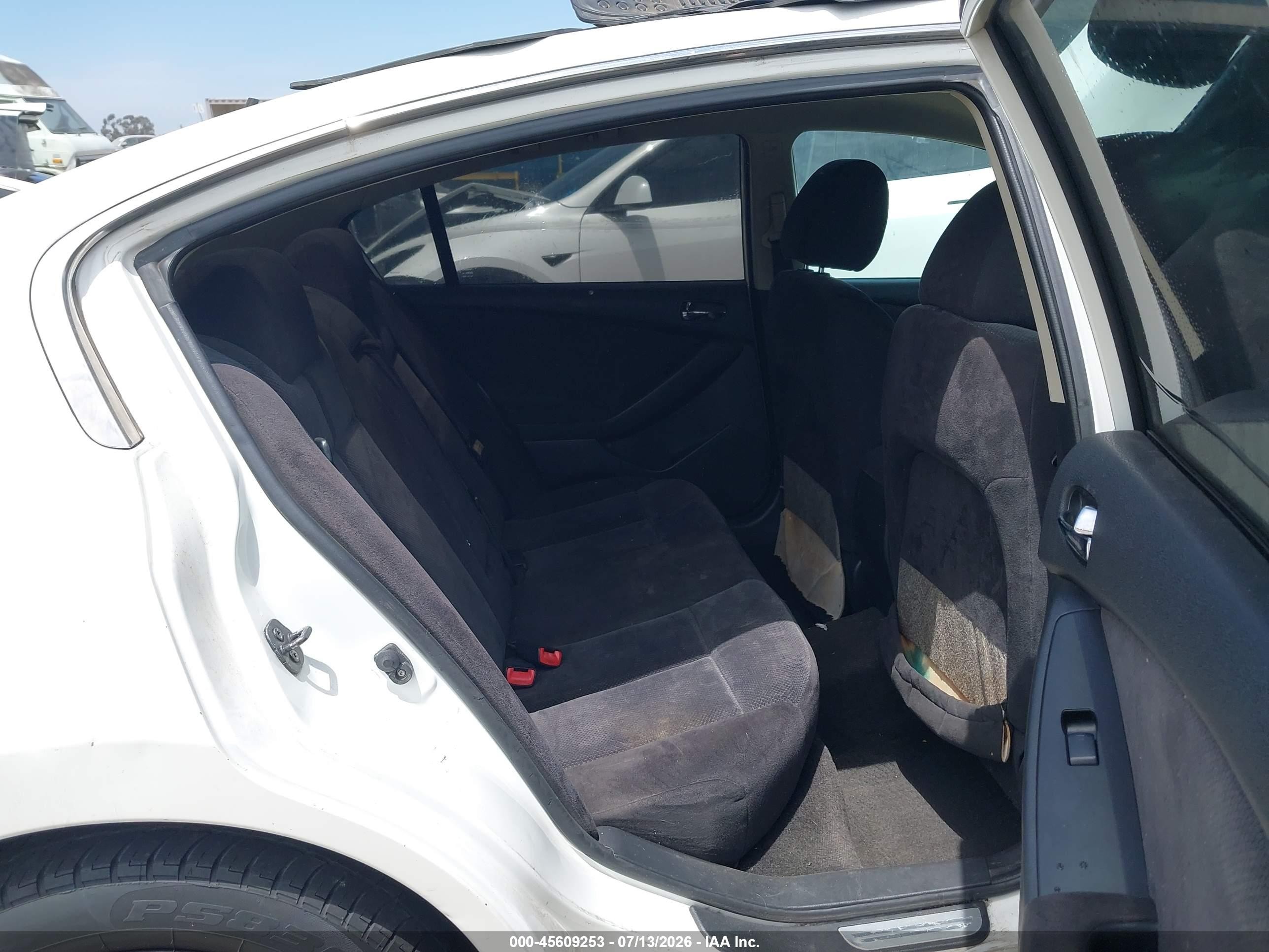2008 Nissan Altima 2.5 S White vin: 1N4AL21E78N445163