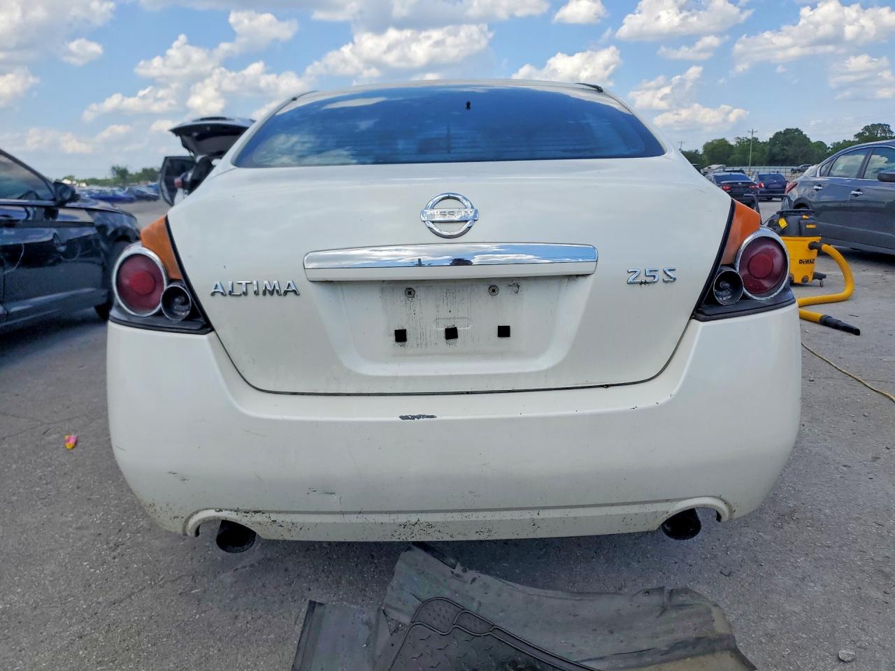 2009 Nissan Altima 2.5 White vin: 1N4AL21E79N528920