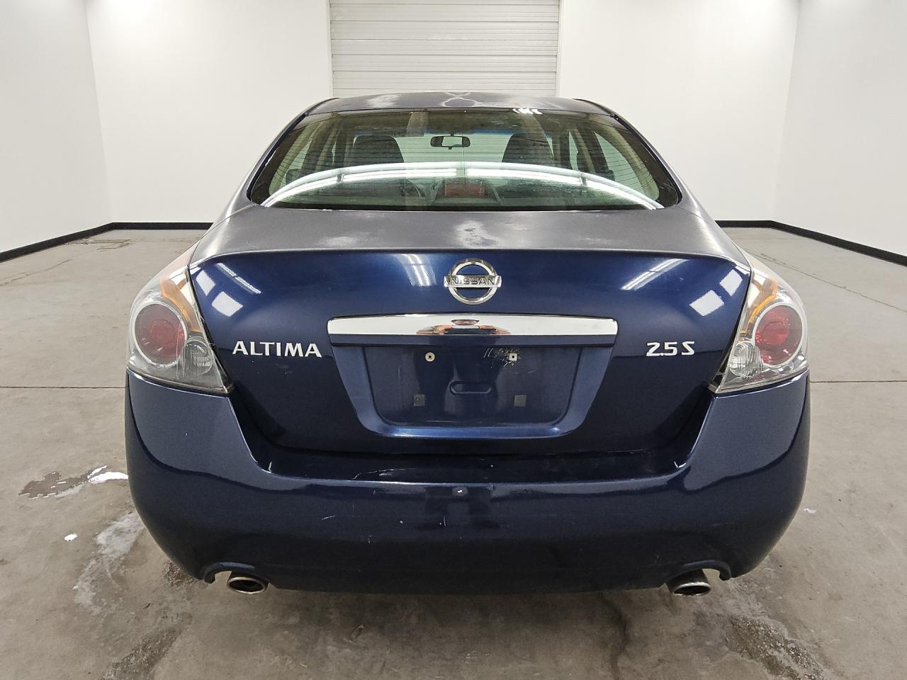 2009 Nissan Altima 2.5/2.5s Blue vin: 1N4AL21E89N403232 Damage: Rear Bumper/Cover, Scraped, 7 To 8 Inches