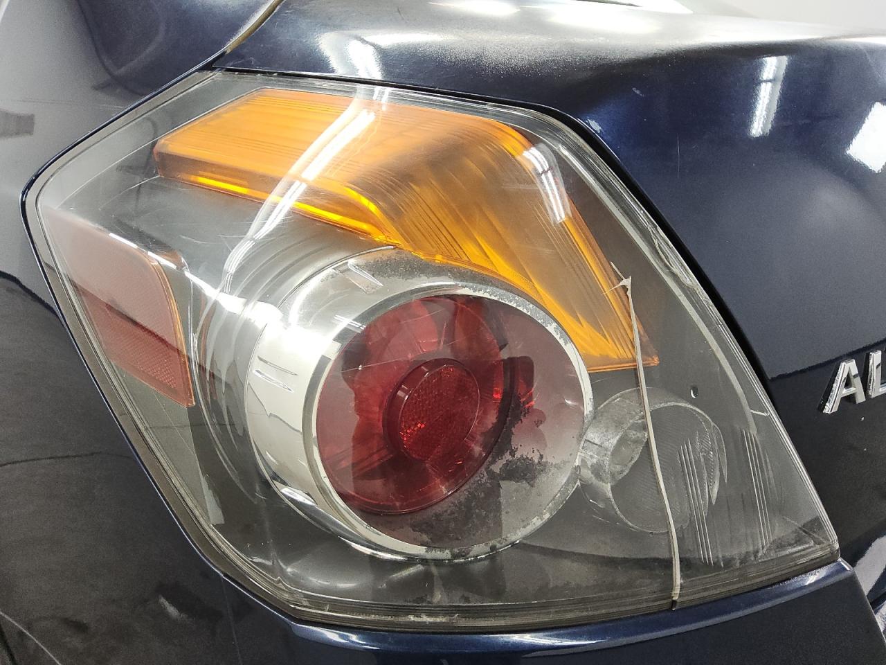 2009 Nissan Altima 2.5/2.5s Blue vin: 1N4AL21E89N403232 Damage: Left Tail Light, Broken, Replacement Required