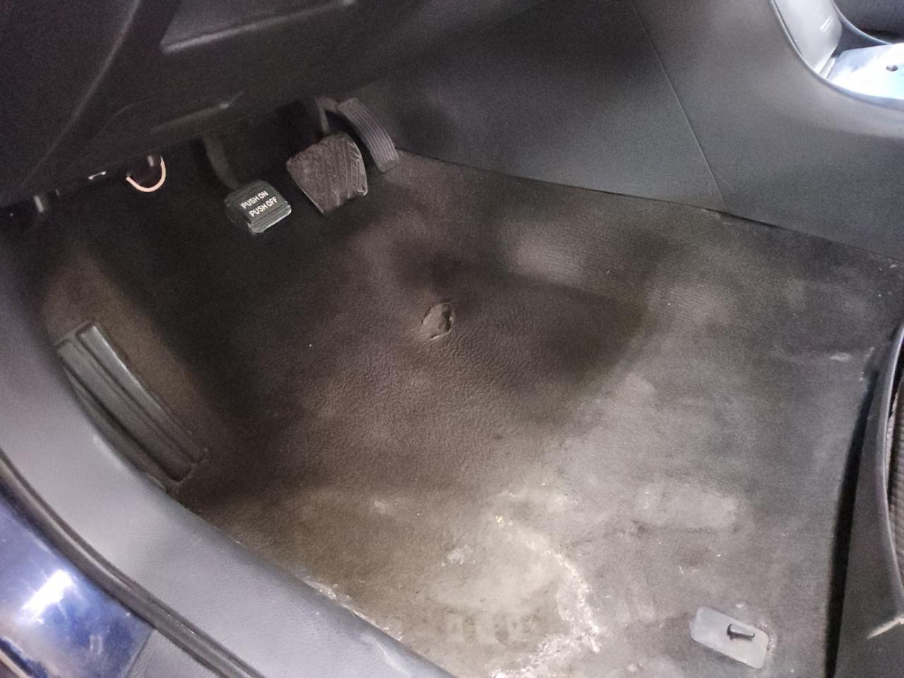 2009 Nissan Altima 2.5/2.5s Blue vin: 1N4AL21E89N403232 Damage: Left Front Carpet, Torn, 3 To 4 Inches