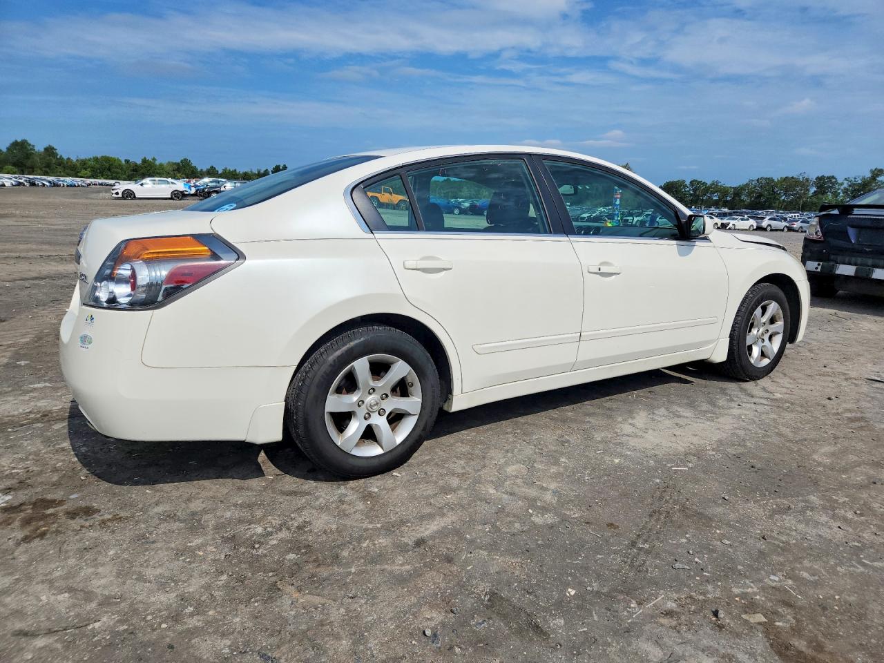 2009 Nissan Altima 2.5 Белый vin: 1N4AL21E99C135545