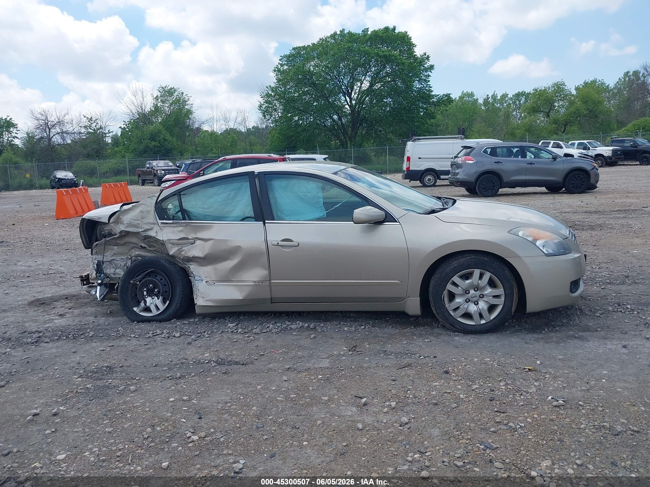 2009 Nissan Altima 2.5 S Beige vin: 1N4AL21E99N528630