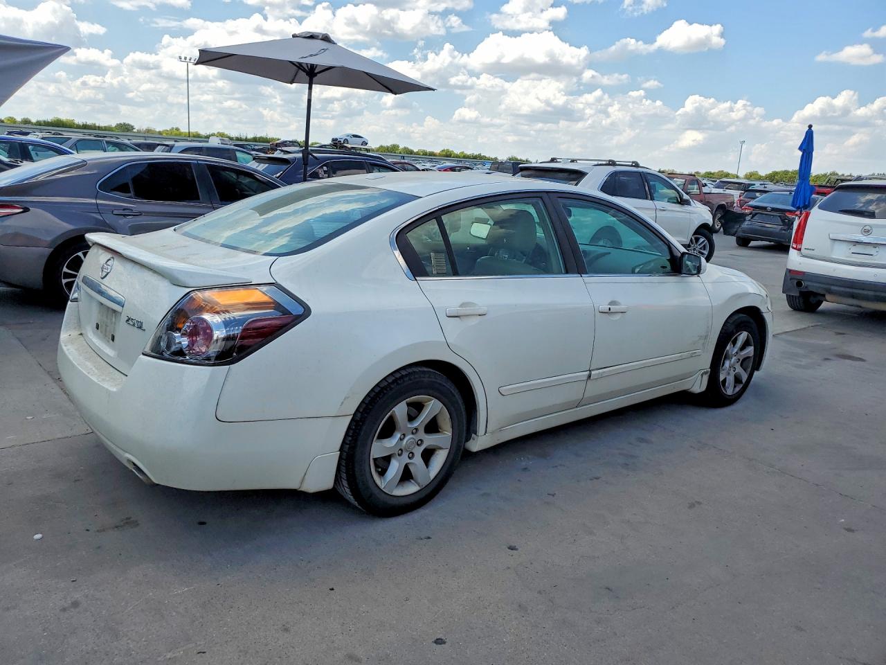 2007 Nissan Altima 2.5 White vin: 1N4AL21EX7N453840