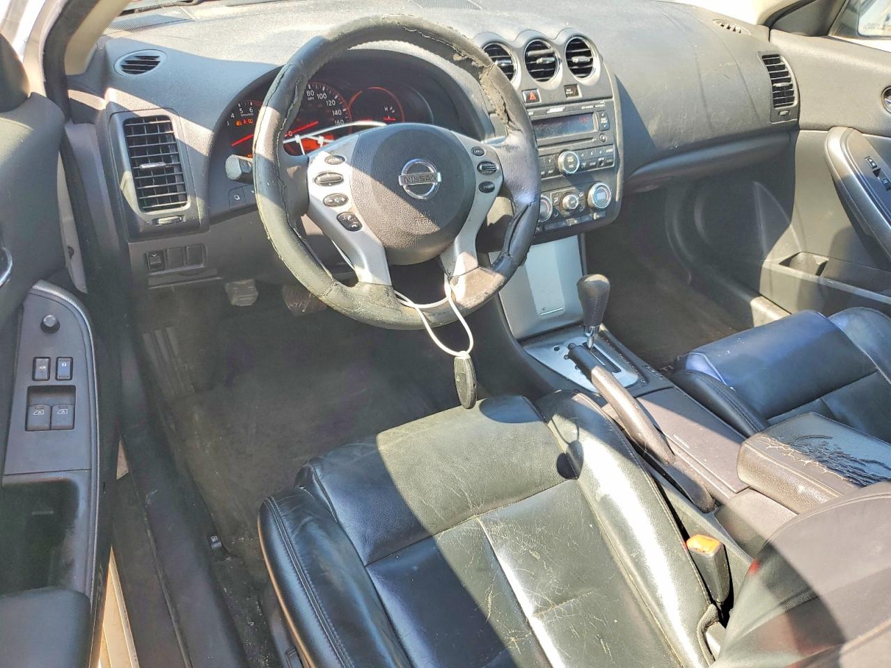 2009 Niss Altima White vin: 1N4AL24E19C155655
