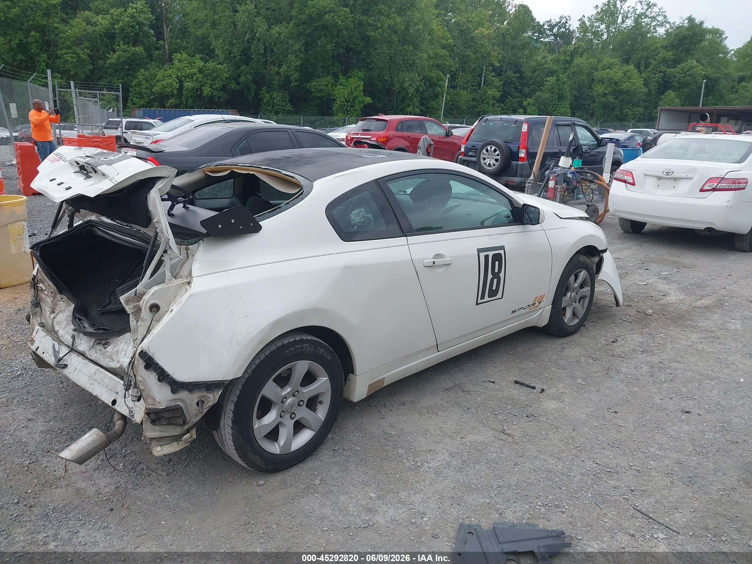 2009 Nissan Altima 2.5 S White vin: 1N4AL24E19C190079