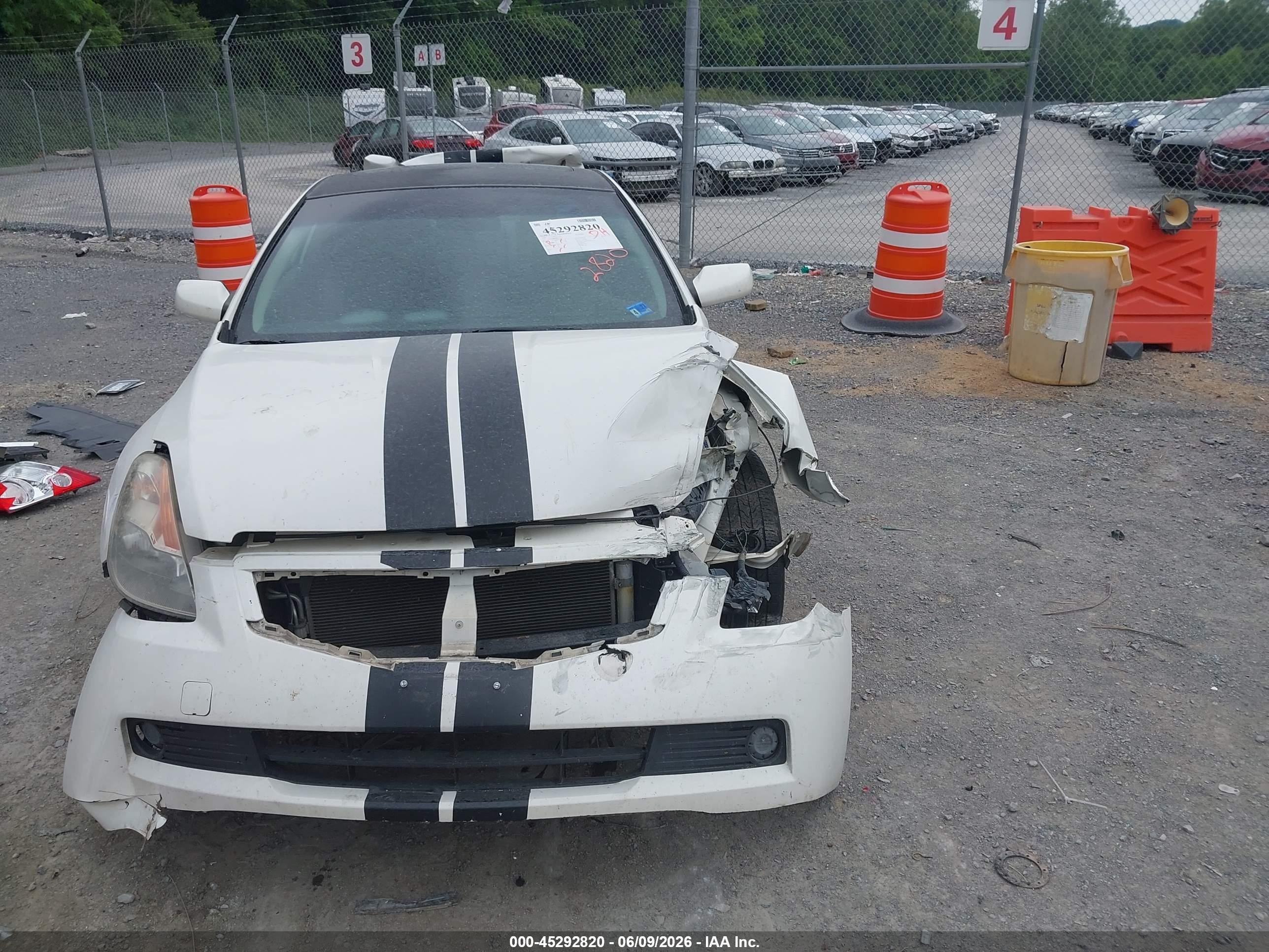 2009 Nissan Altima 2.5 S White vin: 1N4AL24E19C190079