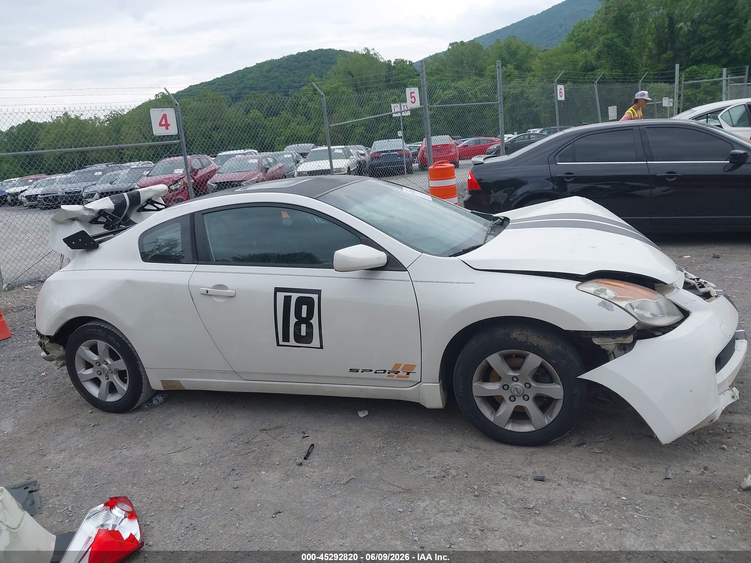 2009 Nissan Altima 2.5 S White vin: 1N4AL24E19C190079