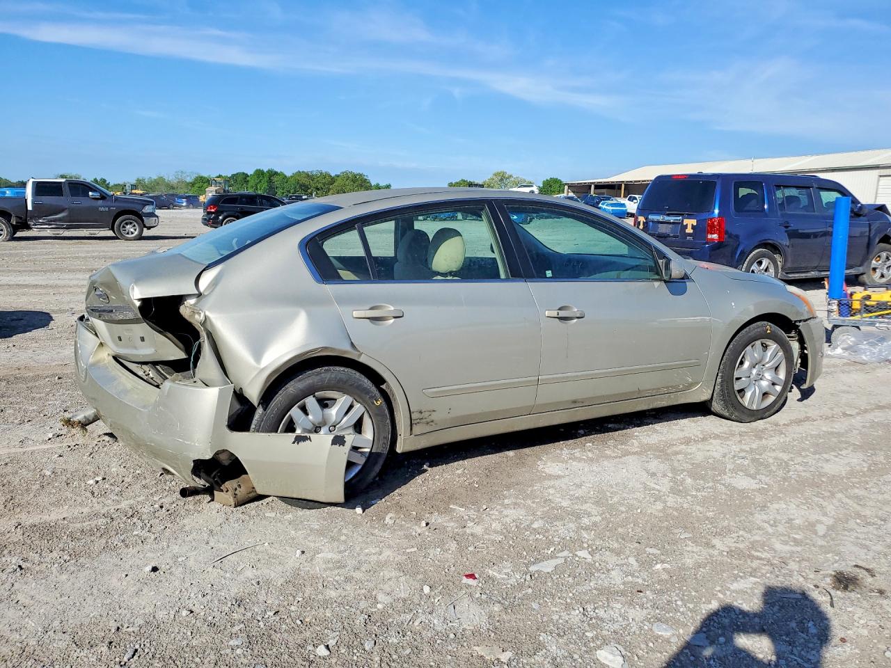 2010 Nissan Altima Gold vin: 1N4AL2AP0AN472793