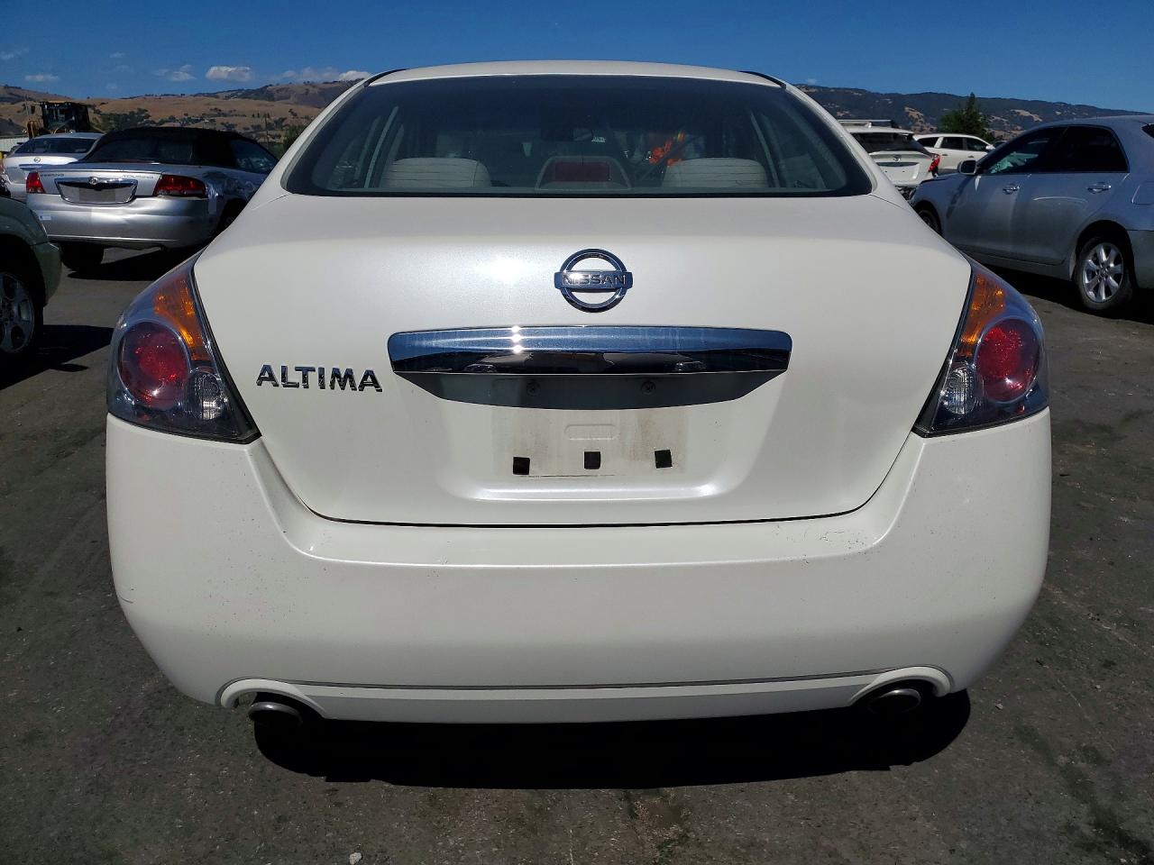 2010 Nissan Altima 2.5 White vin: 1N4AL2AP0AN508241