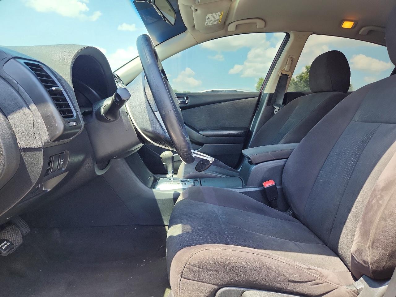 2010 Nissan Altima 2.5 Red vin: 1N4AL2AP0AN525721