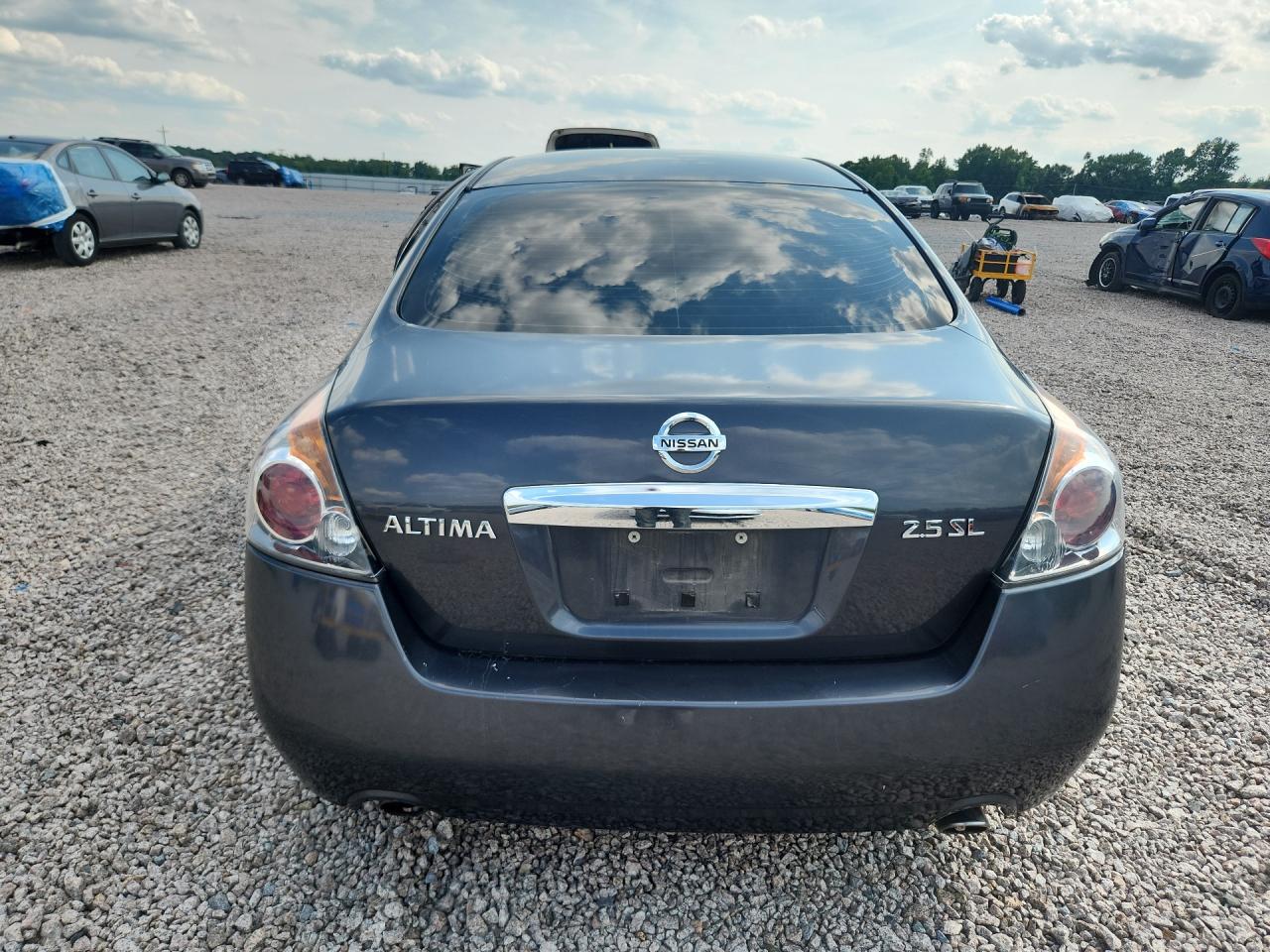 2011 Niss Altima Gray vin: 1N4AL2AP0BC114588