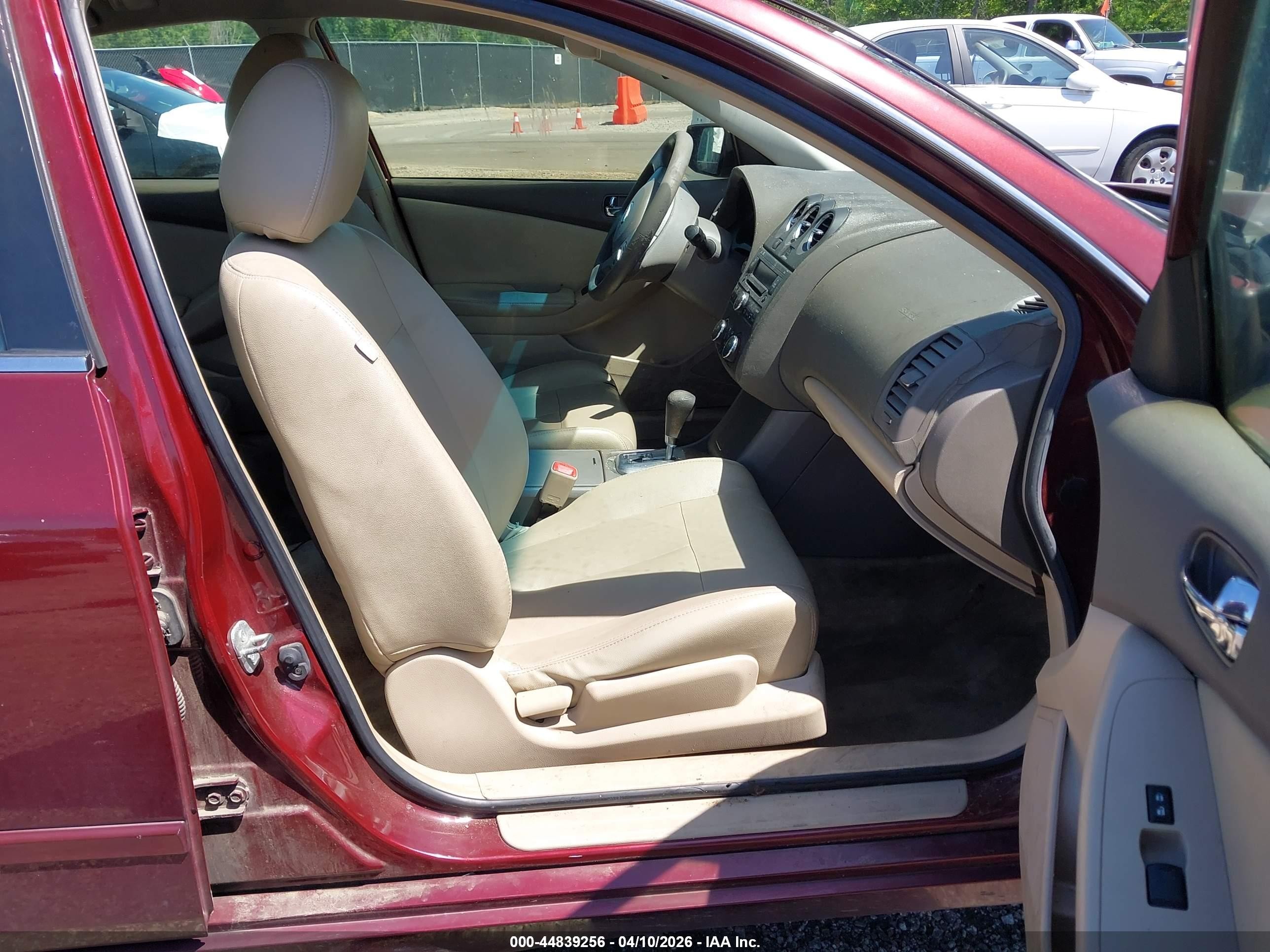 2011 Nissan Altima 2.5 S Red vin: 1N4AL2AP0BC114946