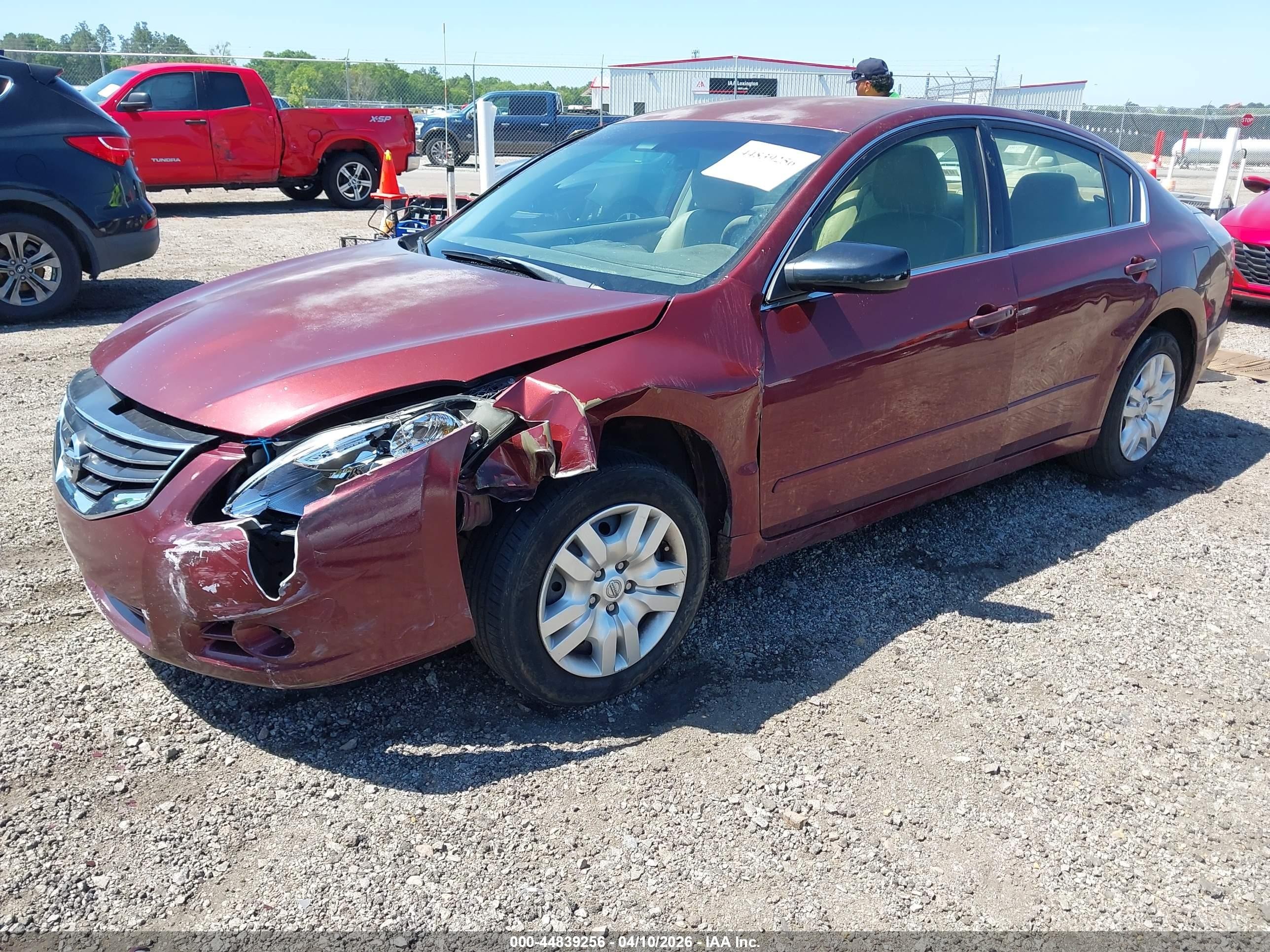 2011 Nissan Altima 2.5 S Red vin: 1N4AL2AP0BC114946
