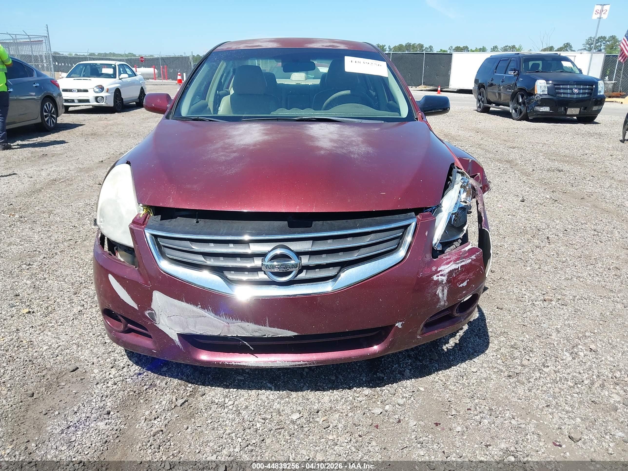 2011 Nissan Altima 2.5 S Red vin: 1N4AL2AP0BC114946