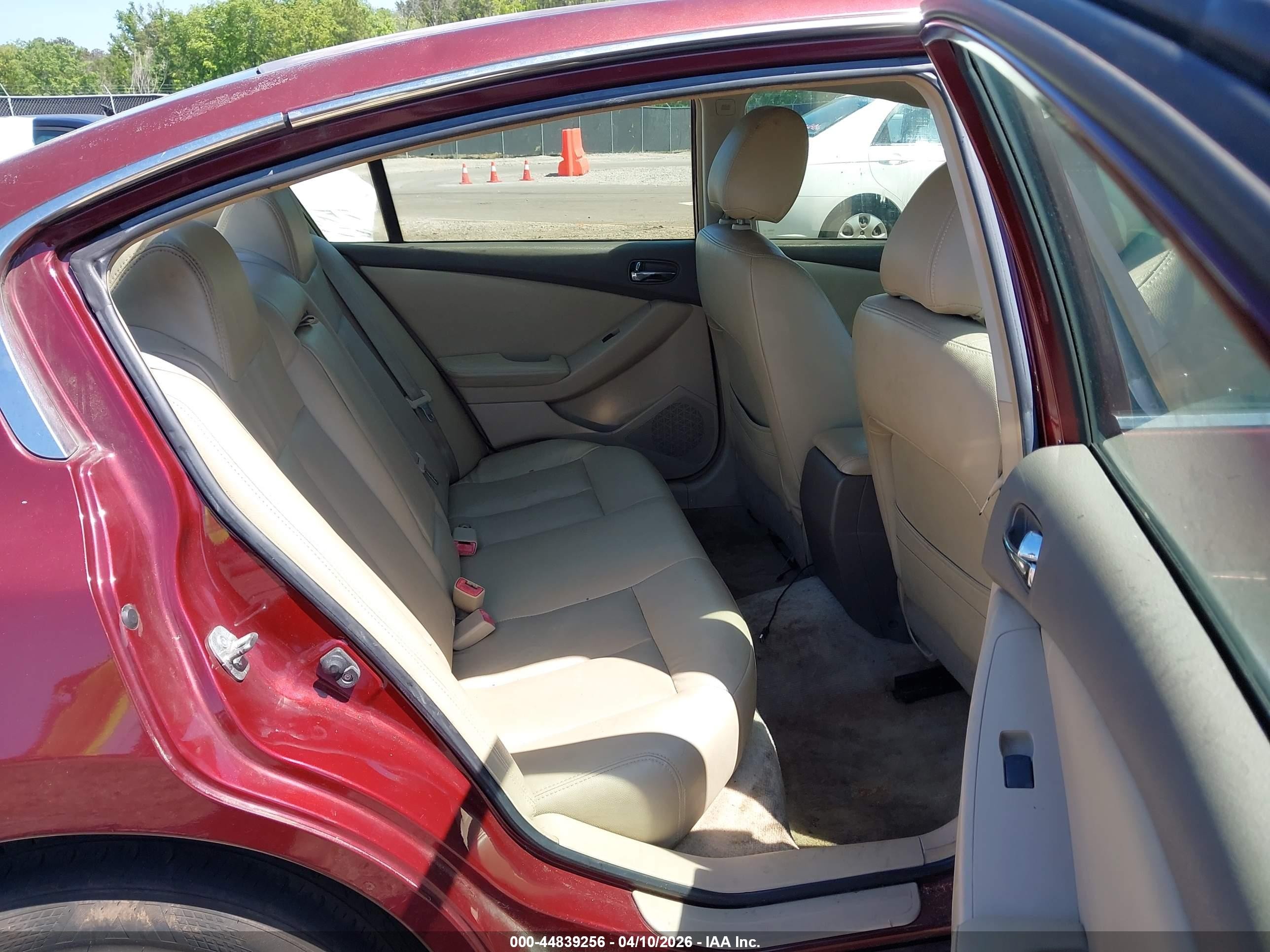 2011 Nissan Altima 2.5 S Red vin: 1N4AL2AP0BC114946