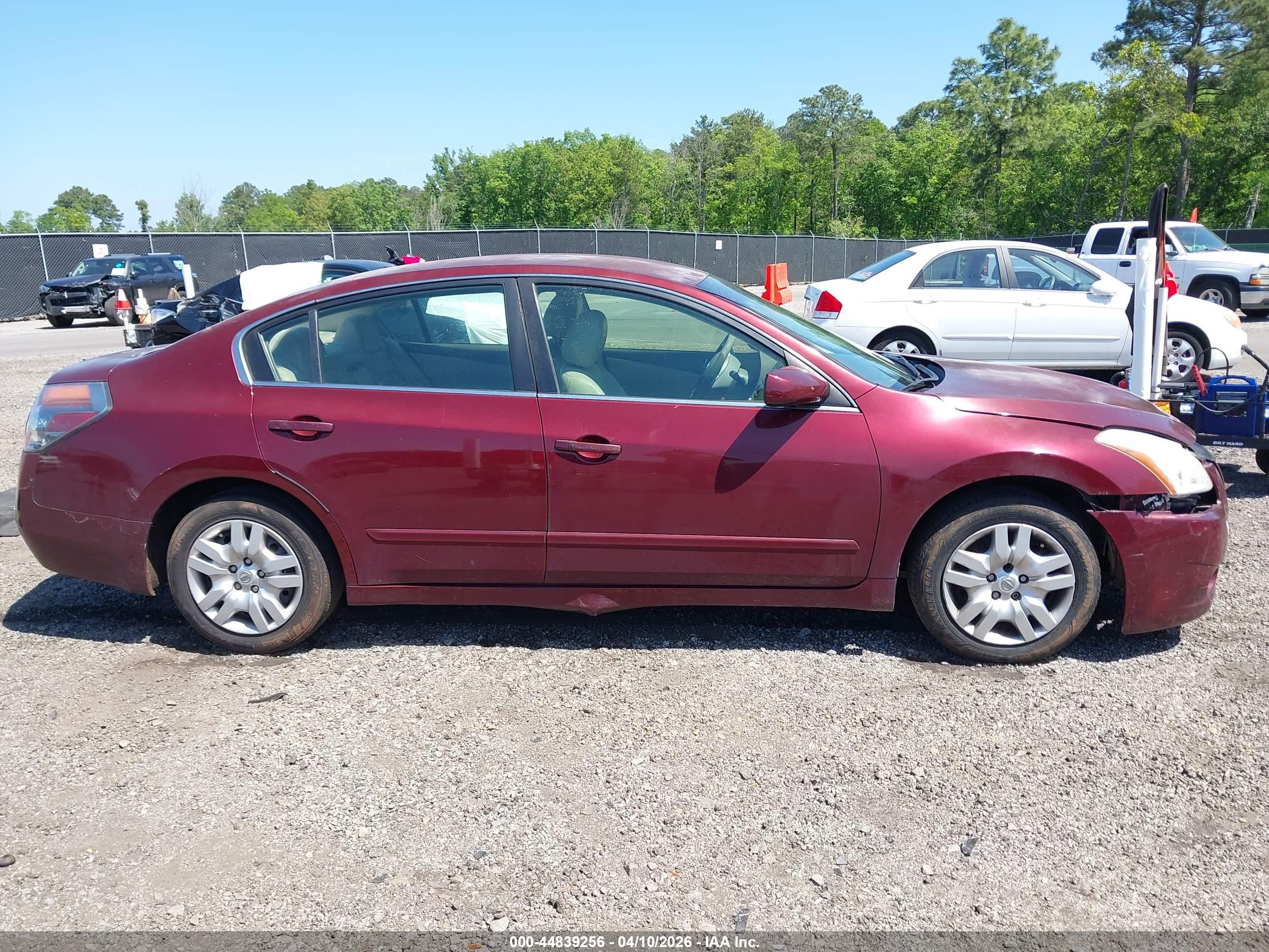 2011 Nissan Altima 2.5 S Red vin: 1N4AL2AP0BC114946
