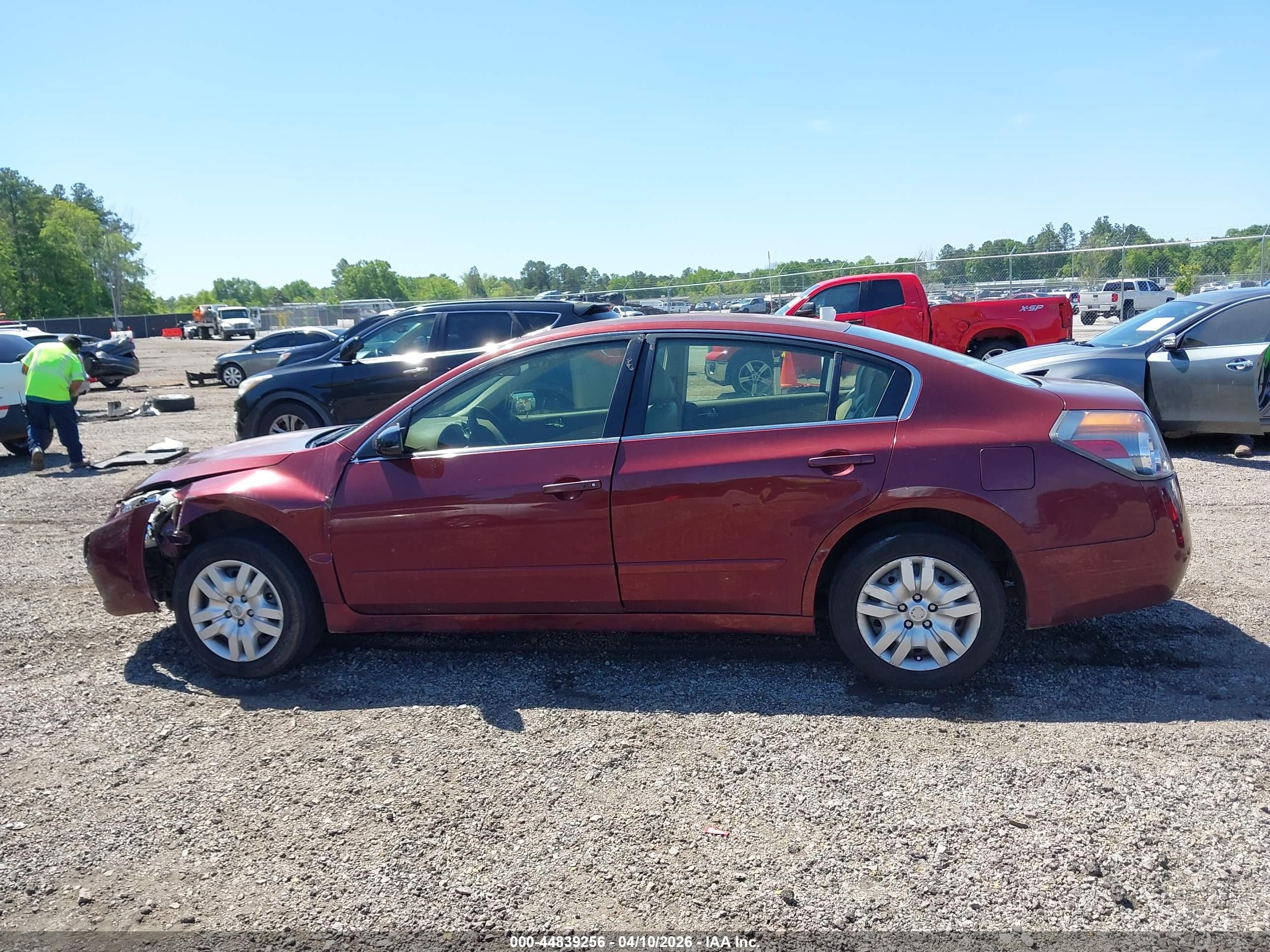 2011 Nissan Altima 2.5 S Red vin: 1N4AL2AP0BC114946