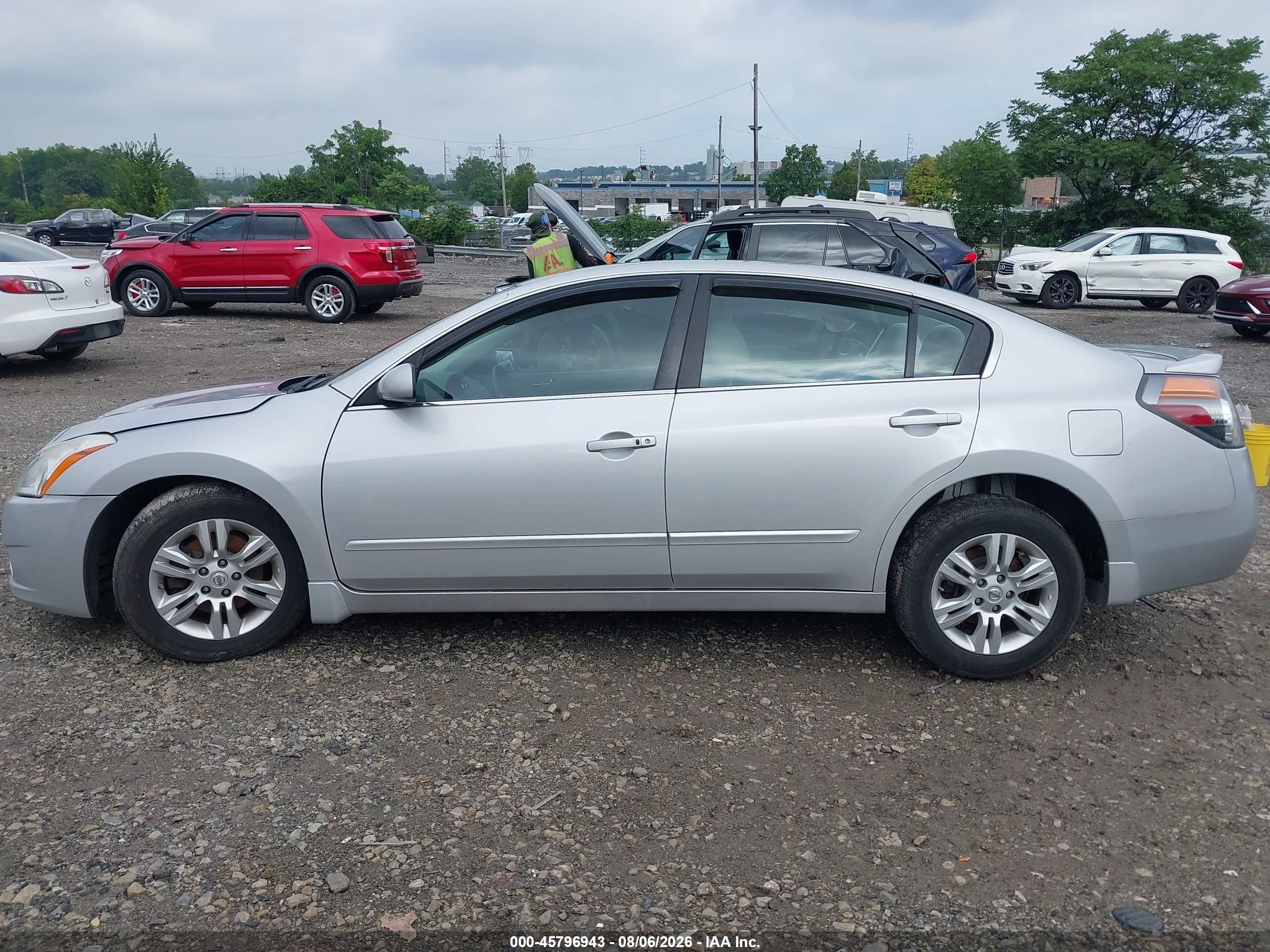 2011 Nissan Altima 2.5 S Silver vin: 1N4AL2AP0BN508192