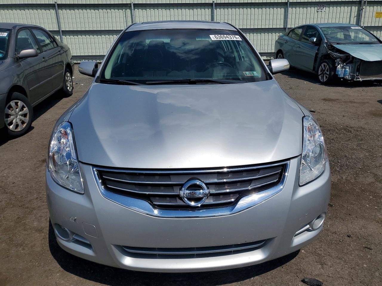 2011 Nissan Altima 2.5 Silver vin: 1N4AL2AP0BN516888