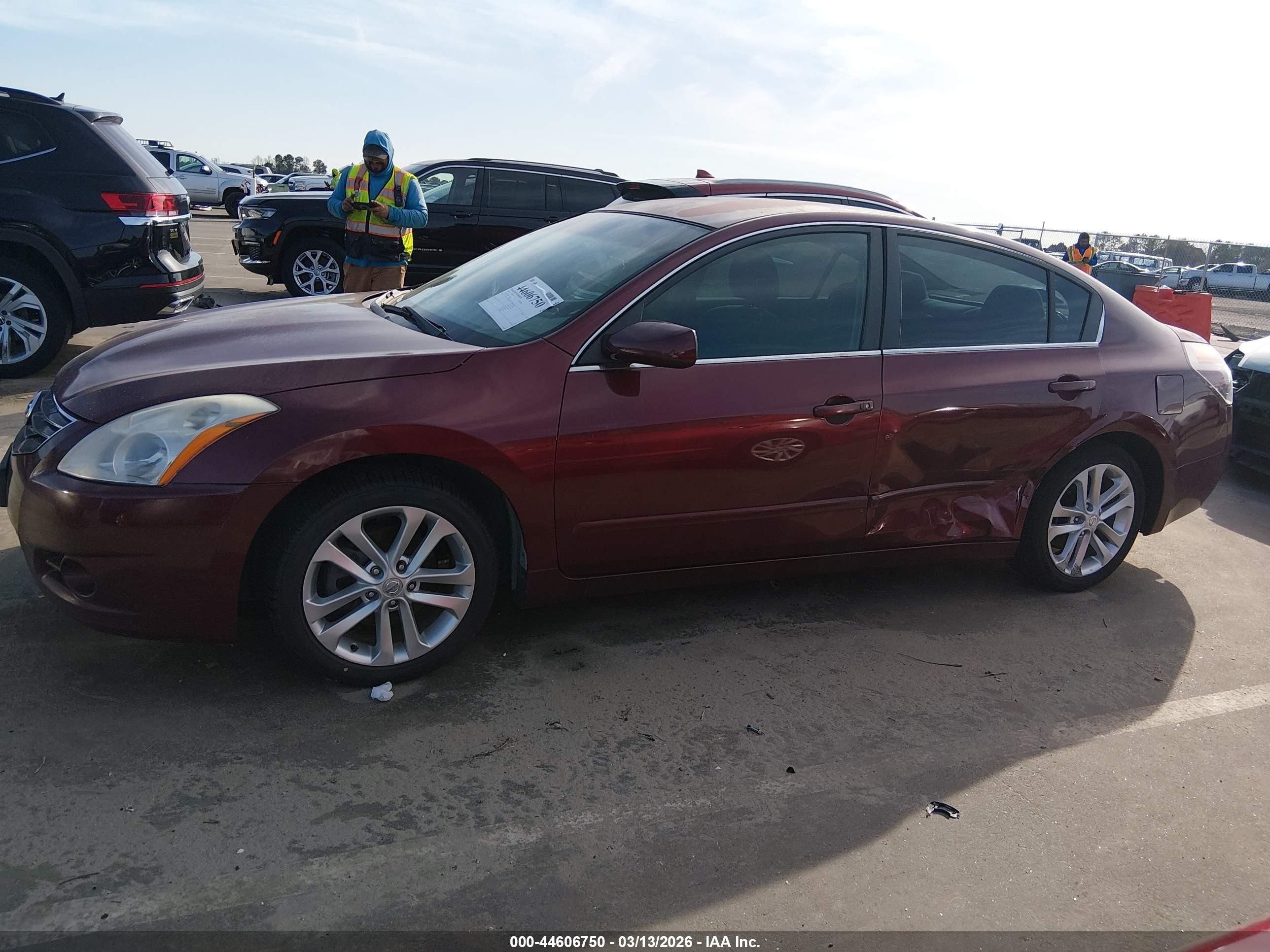 2012 Nissan Altima 2.5 S Burgundy vin: 1N4AL2AP0CN470853