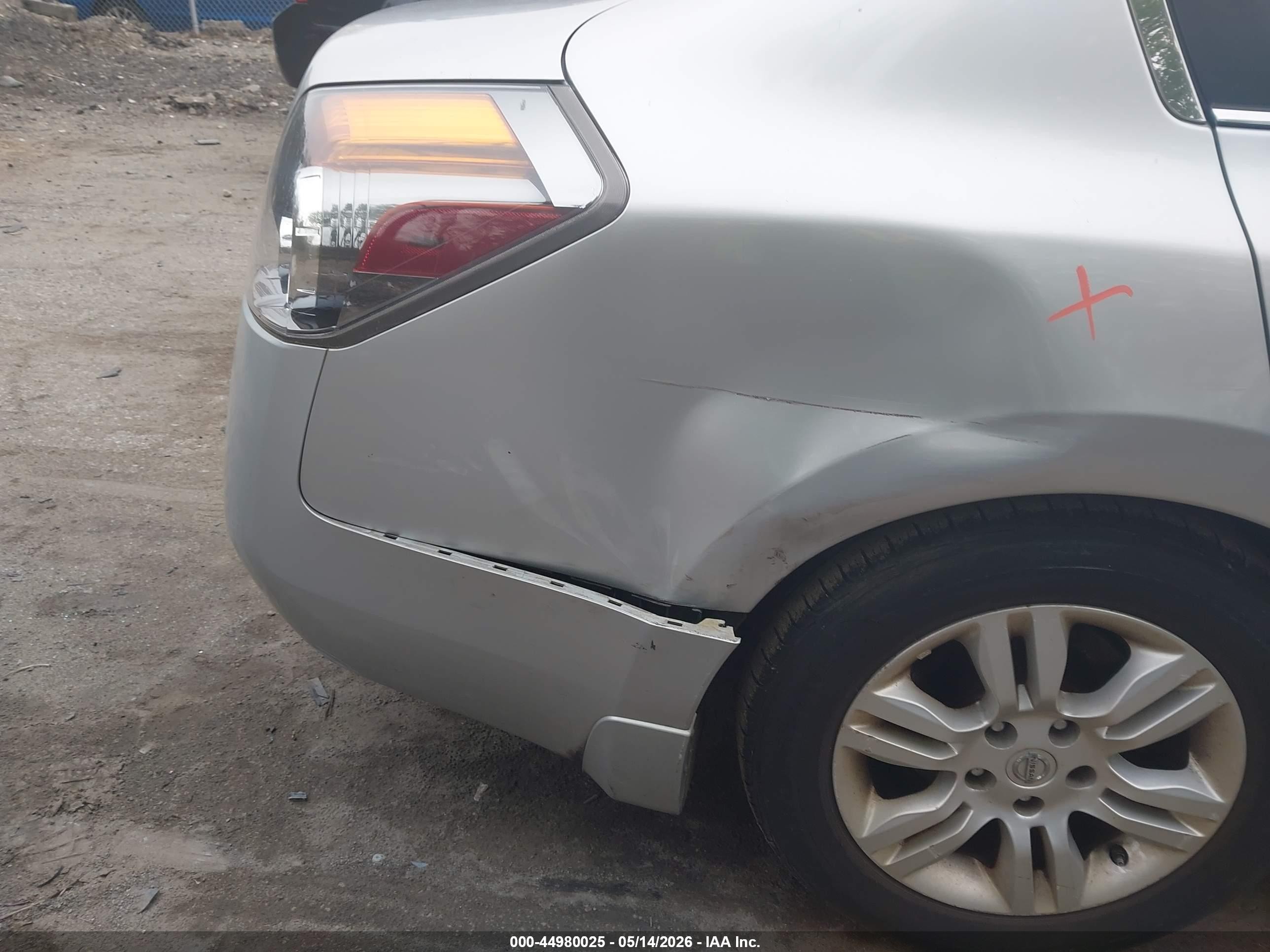 2010 Nissan Altima 2.5 S Silver vin: 1N4AL2AP1AC158002