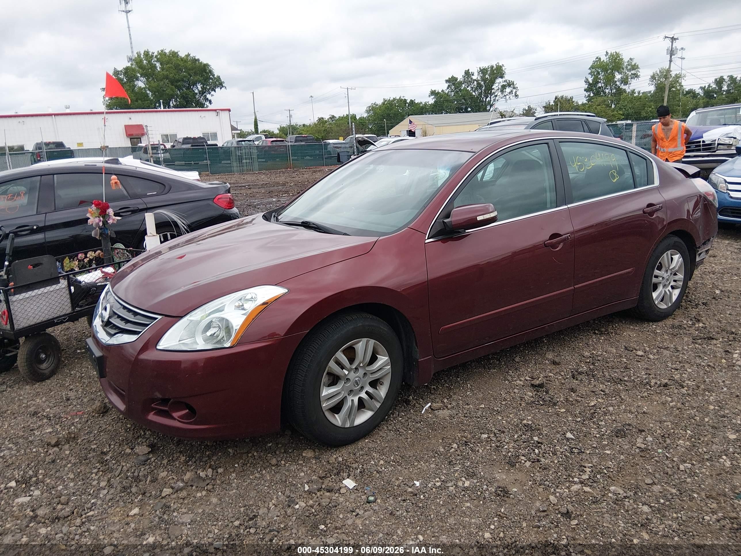 2010 Nissan Altima 2.5 S Red vin: 1N4AL2AP1AC192182