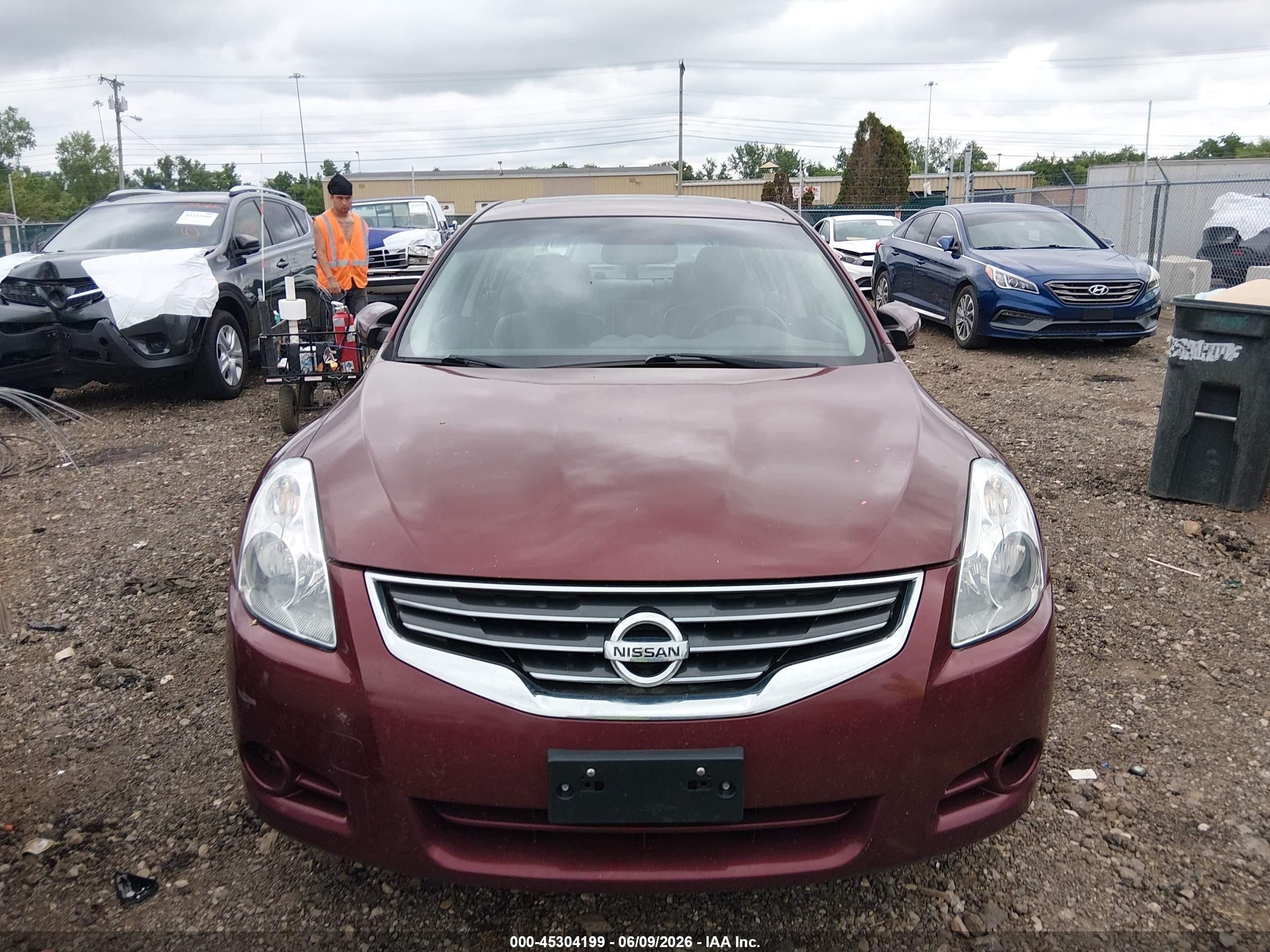 2010 Nissan Altima 2.5 S Red vin: 1N4AL2AP1AC192182