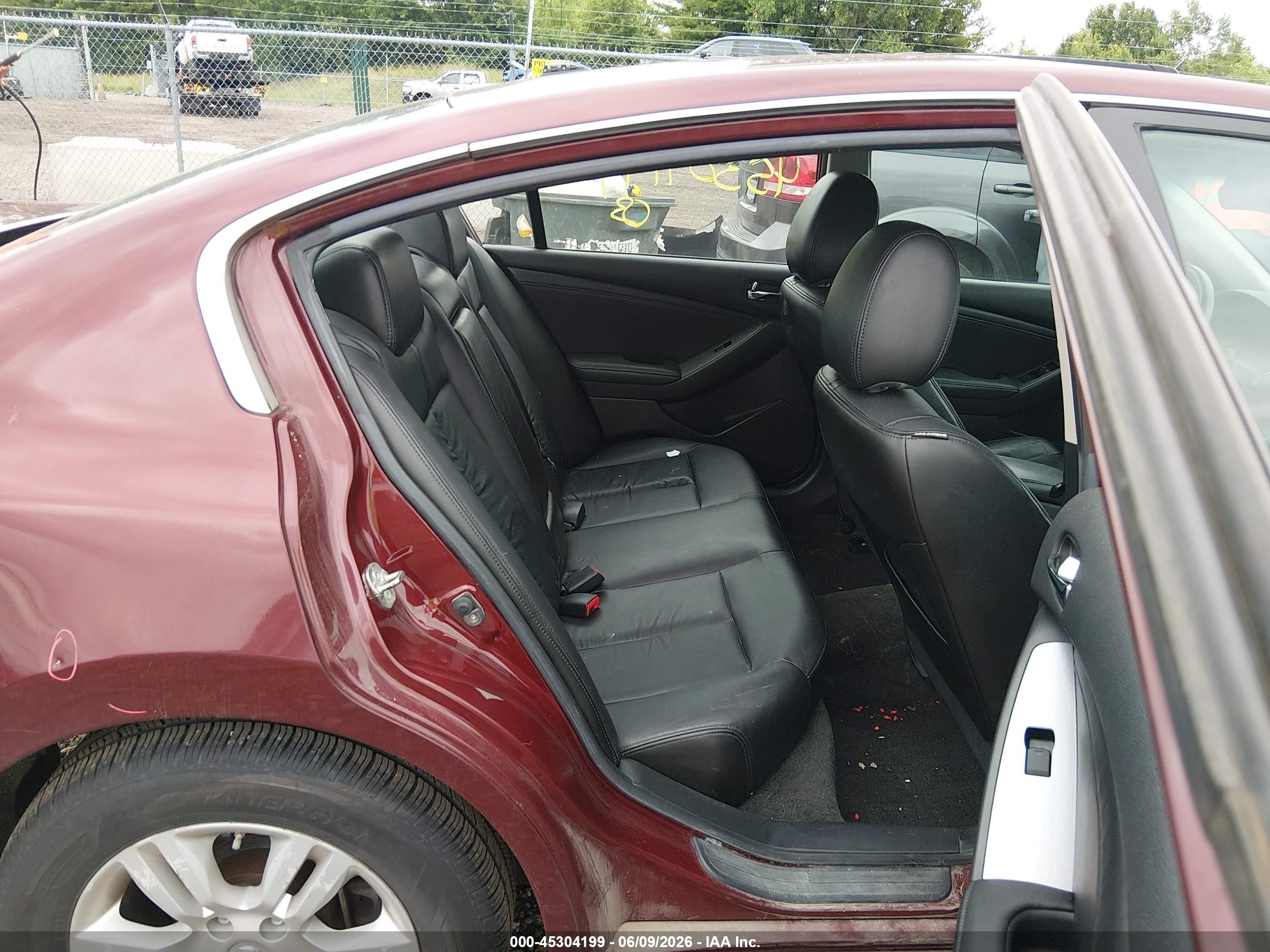 2010 Nissan Altima 2.5 S Red vin: 1N4AL2AP1AC192182