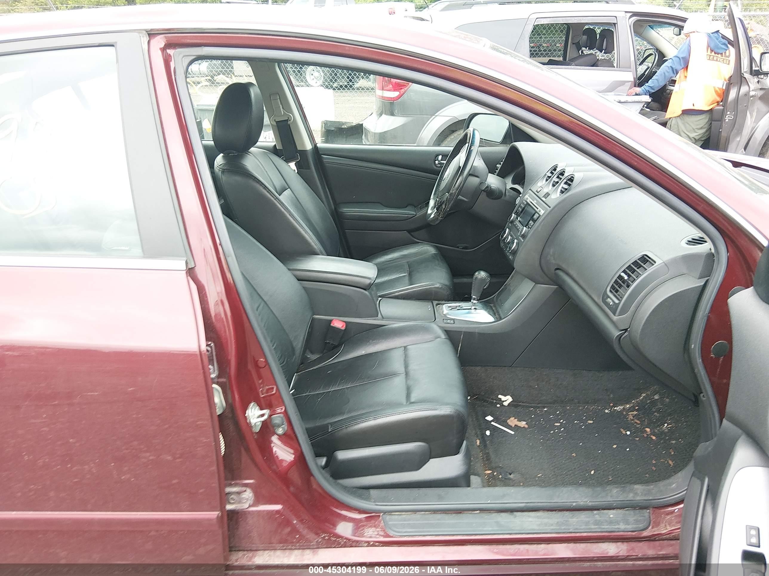 2010 Nissan Altima 2.5 S Red vin: 1N4AL2AP1AC192182