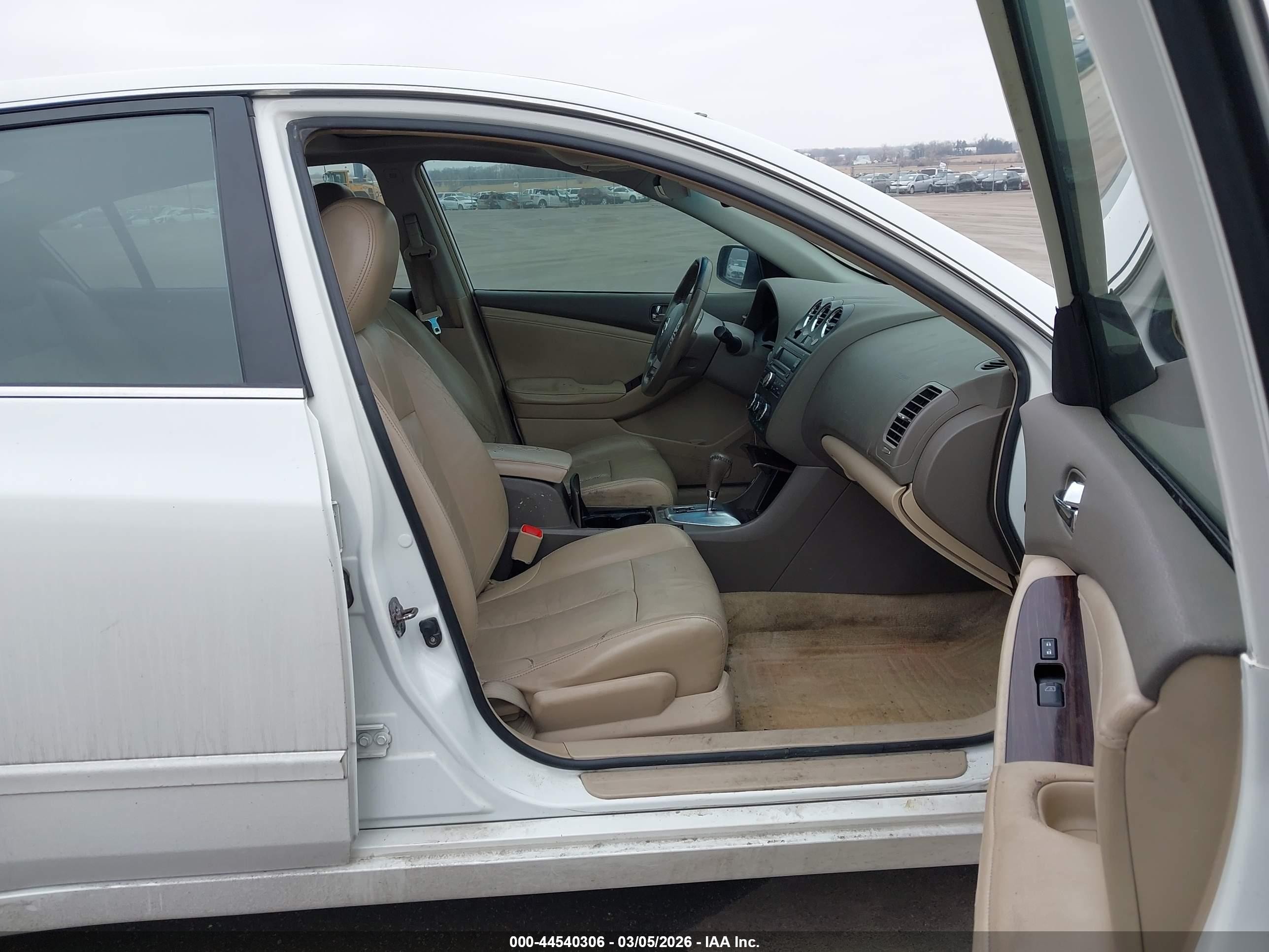 2010 Nissan Altima 2.5 S Белый vin: 1N4AL2AP1AN431203