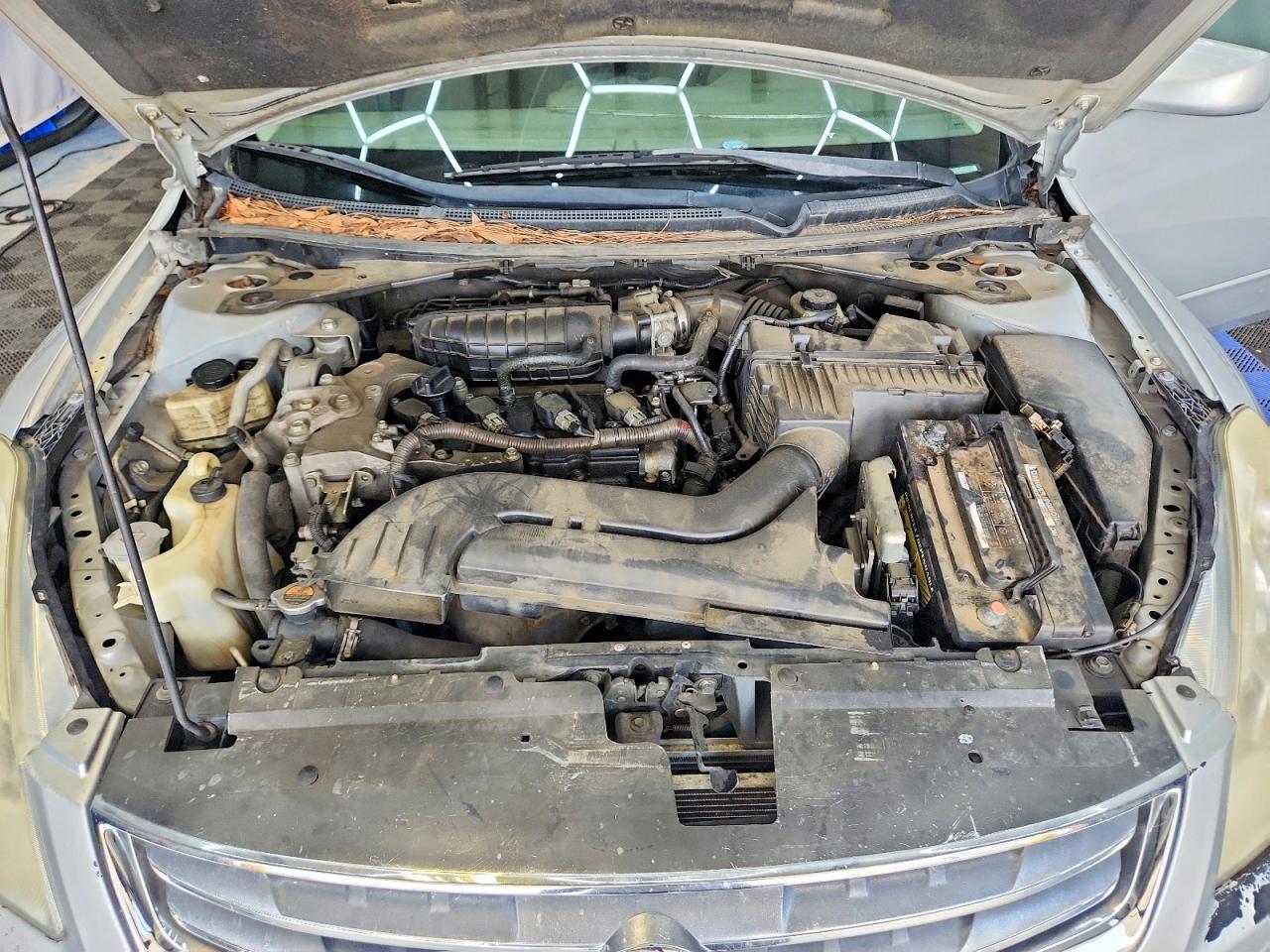 2010 Nissan Altima Серебряный vin: 1N4AL2AP1AN560042