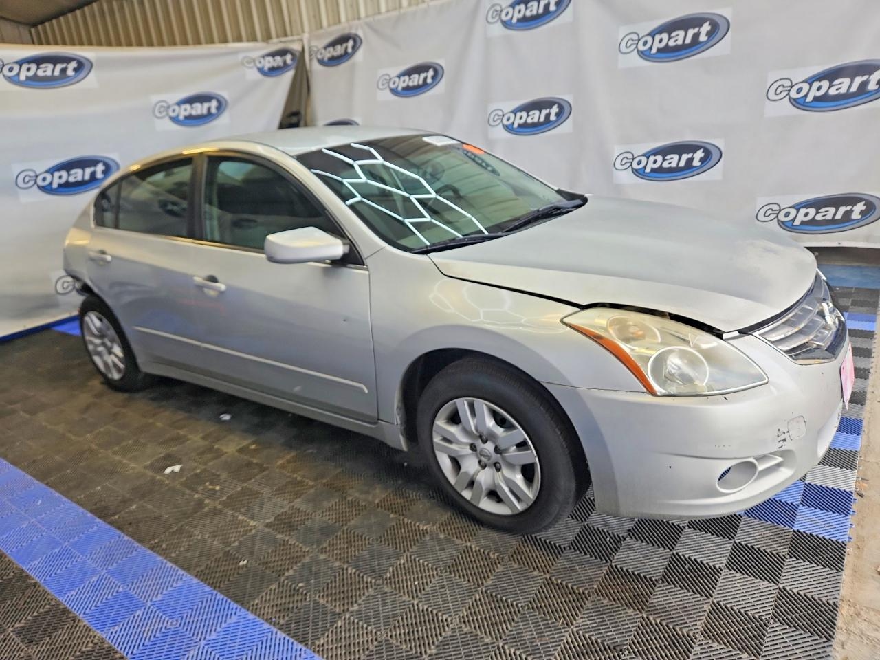 2010 Nissan Altima Серебряный vin: 1N4AL2AP1AN560042
