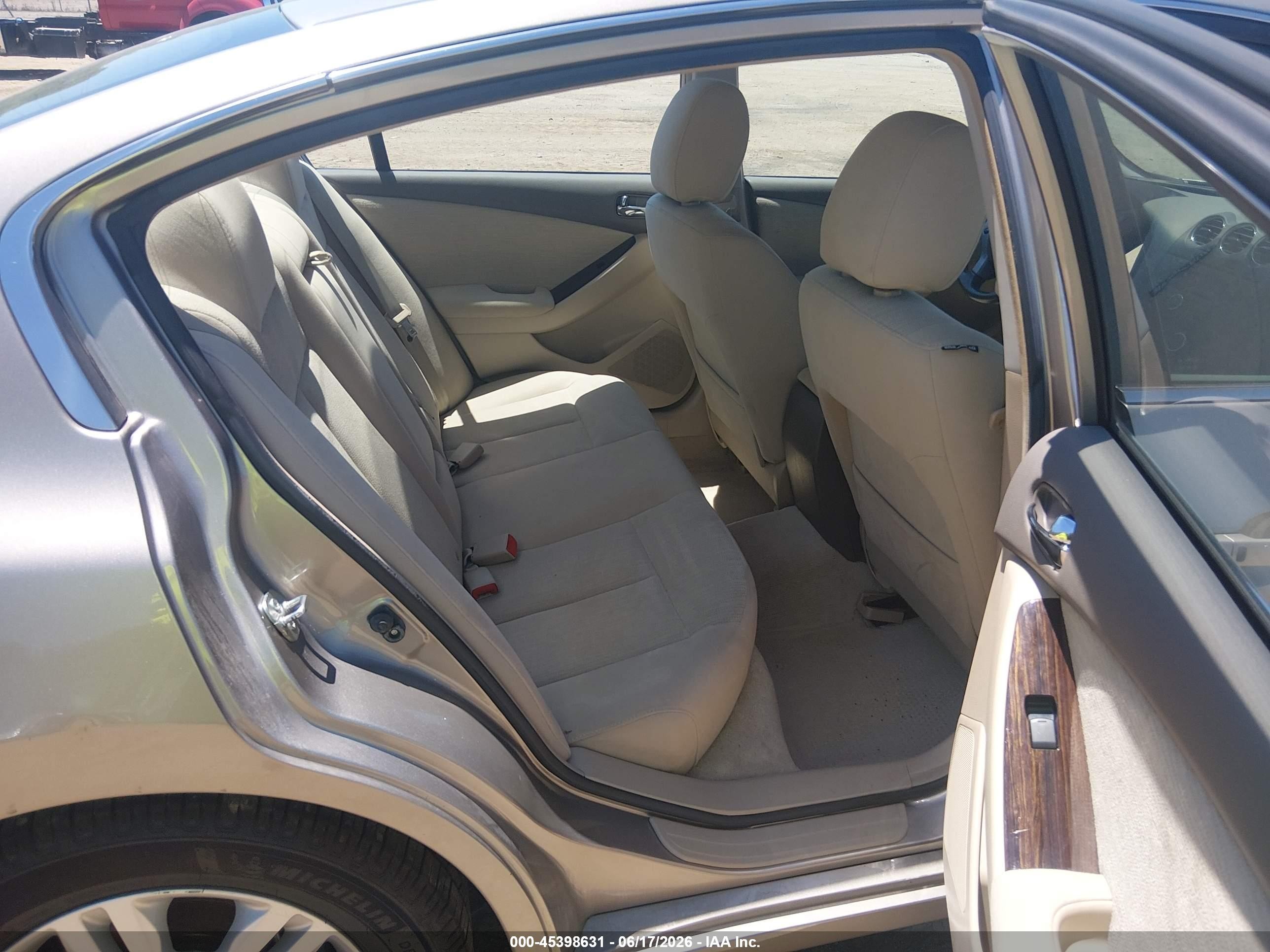 2011 Nissan Altima 2.5 S Gold vin: 1N4AL2AP1BC121873
